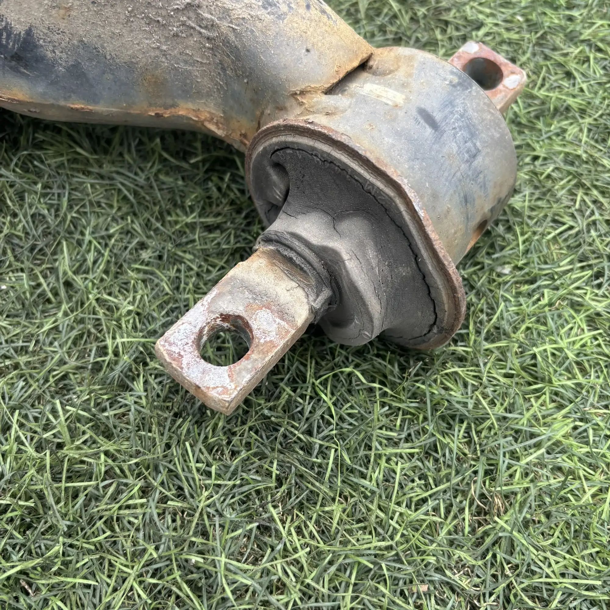 https://ycs.partsauto.market/partsauto-images/thmbs/userImages/772e461030aea93f4dbb6447c0f924d3/part/8b3a7d2d-b3fe-4929-8bde-1e1bdd9e1e27_1777029087143.jpg