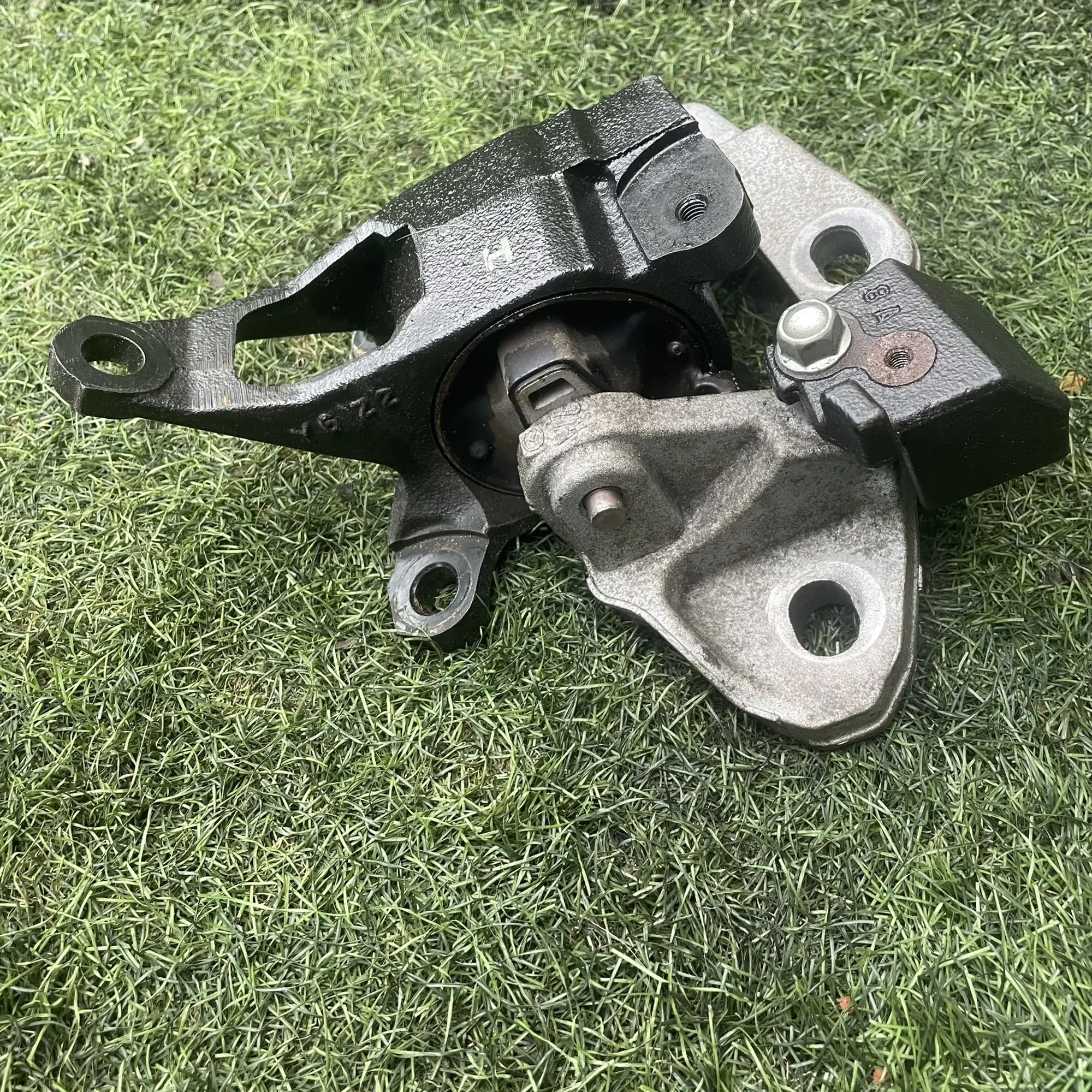 https://ycs.partsauto.market/partsauto-images/thmbs/userImages/772e461030aea93f4dbb6447c0f924d3/part/8c2424e8-fdf5-4bf9-9cb8-0b4d2b41aa73_1776864144701.jpg