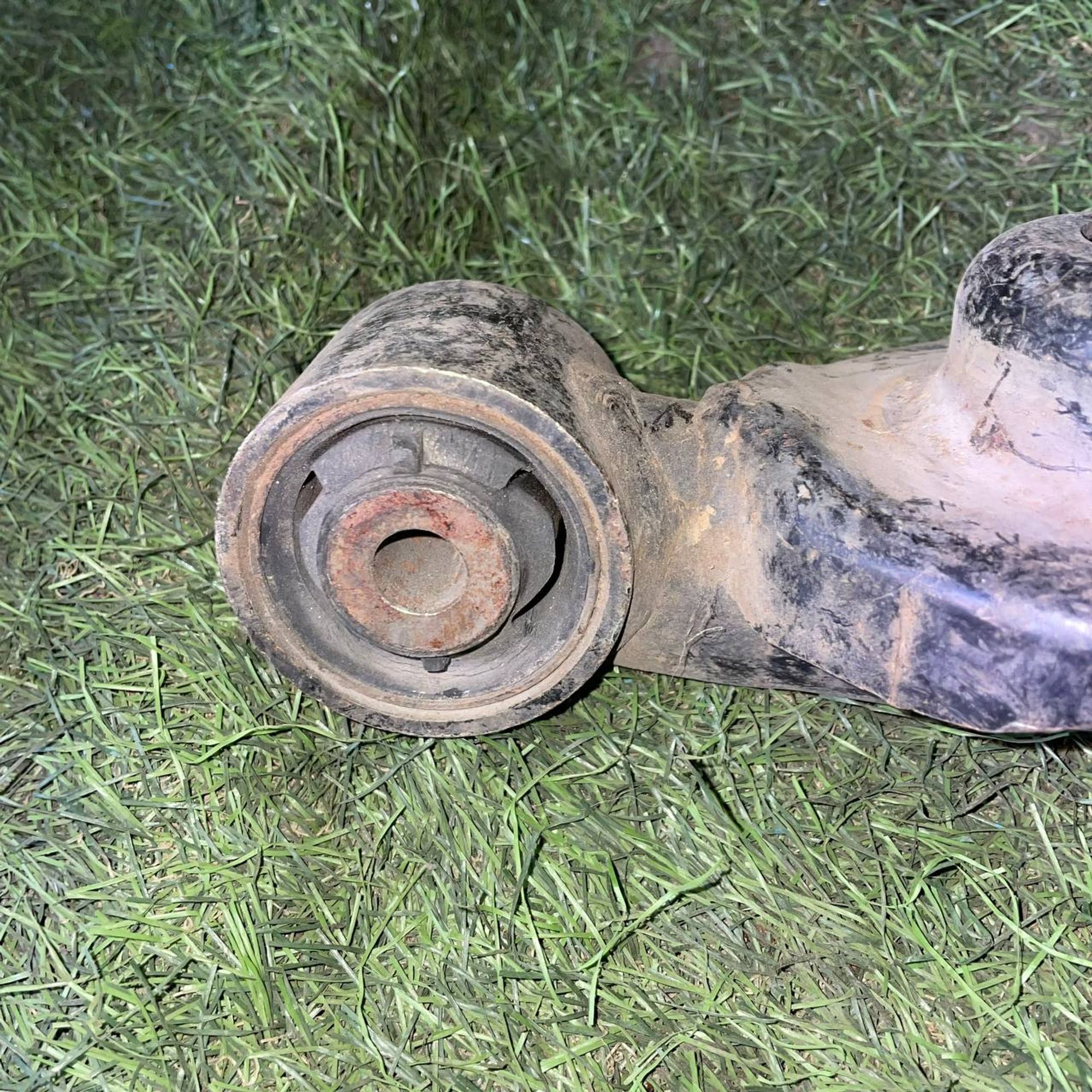 109 Рычаг задний правый нижний Mazda Bongo SGLW, 2000 рублей, Невинномысск