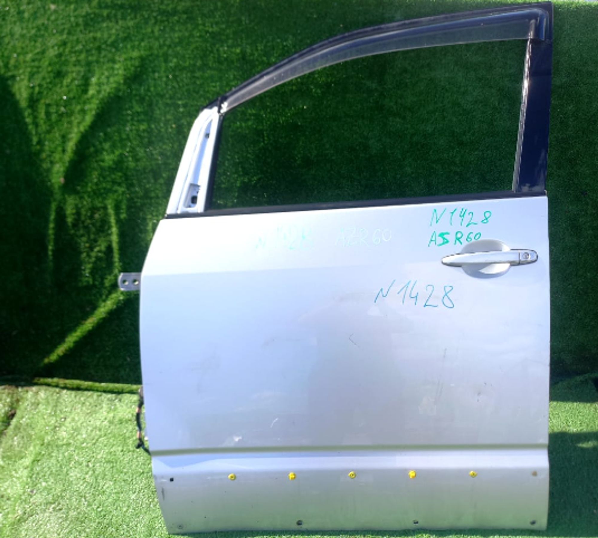 1428 дверь передняя левая на TOYOTA VOXY AZR60, 11500 рублей, Невинномысск