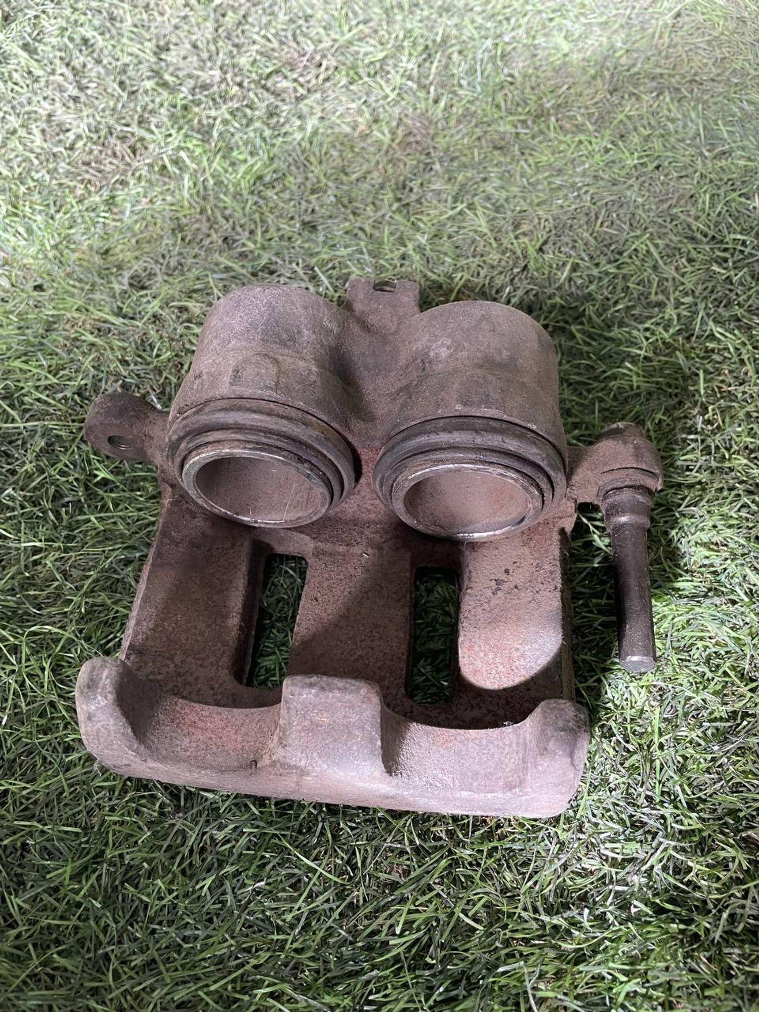 43 Суппорт тормозной передний левый NISSAN LIBERTY PM12, 3000 рублей, Невинномысск