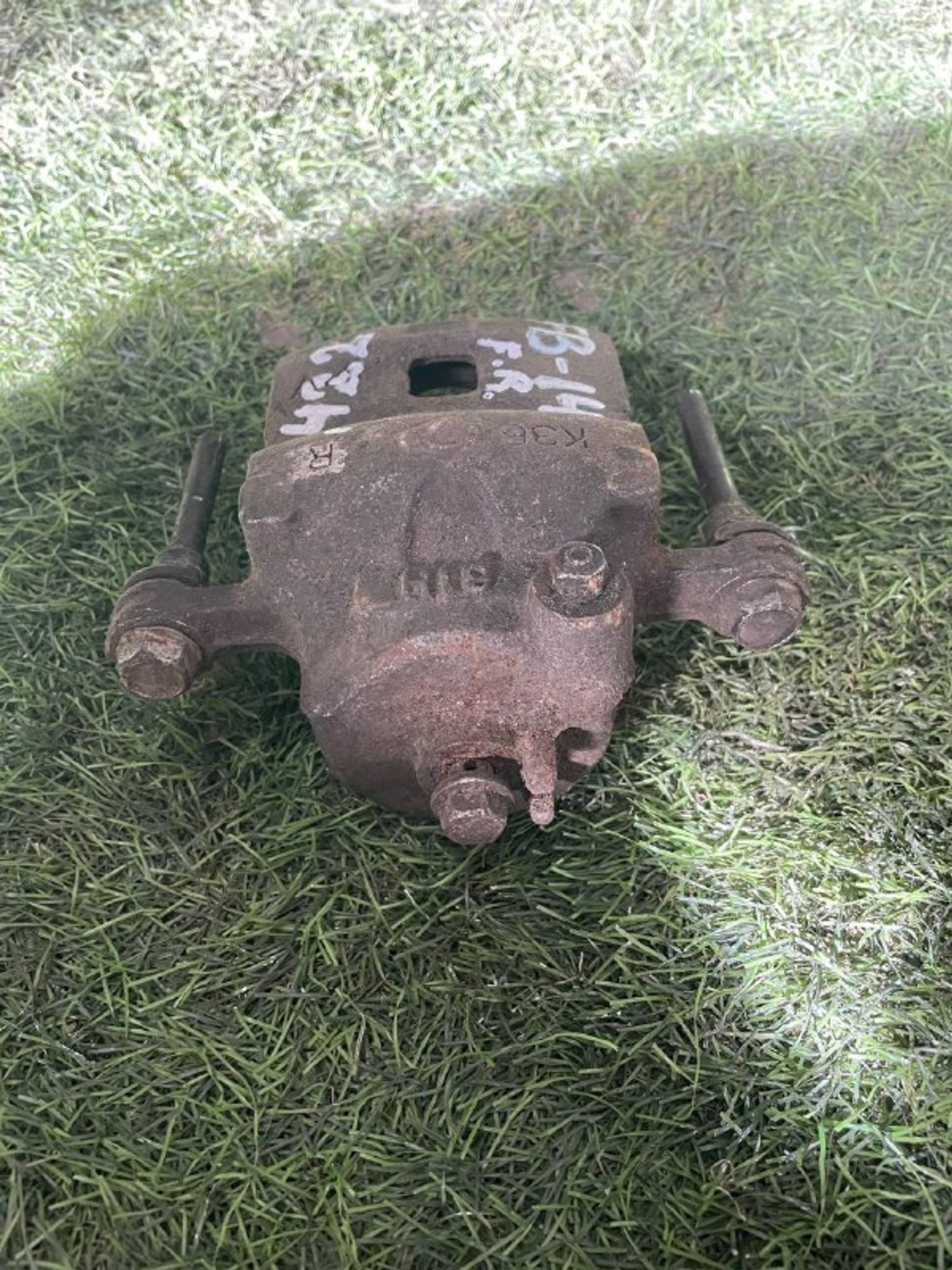 422 Суппорт тормозной передний правый NISSAN SUNNY FB14, 3000 рублей, Невинномысск