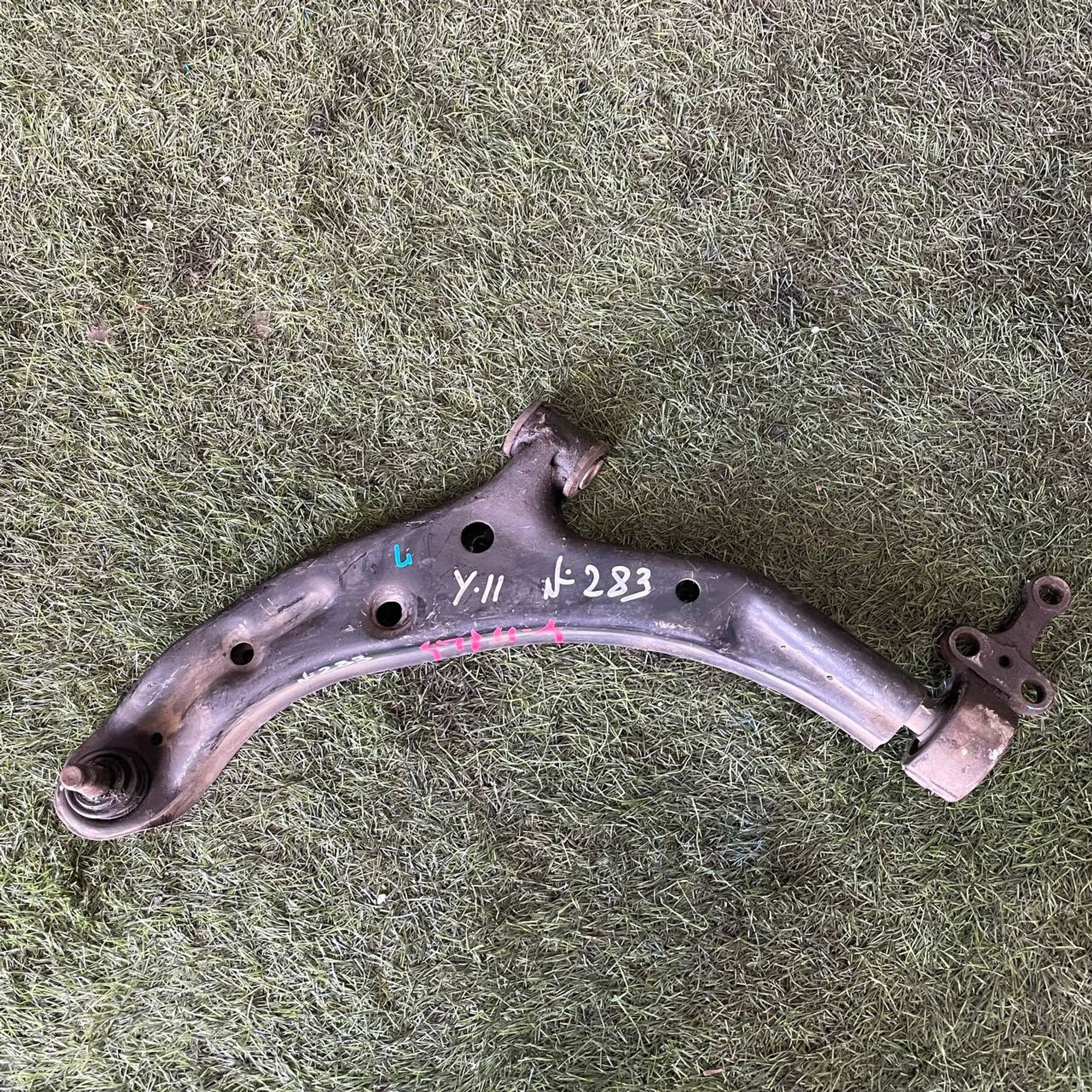 283 Рычаг передний левый нижний NISSAN WINGROAD Y11, 4000 рублей, Невинномысск