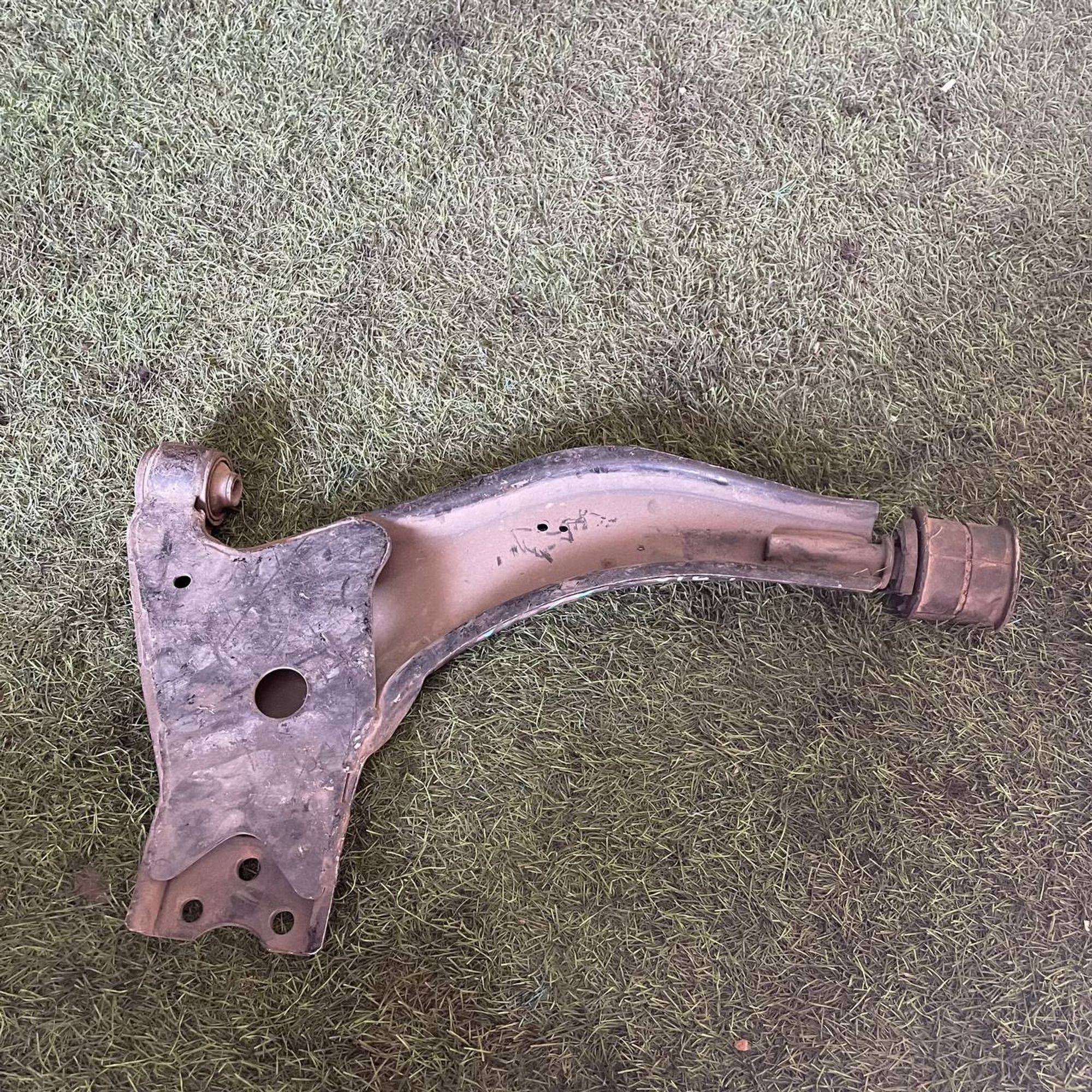 319 Рычаг передний левый нижний NISSAN LARGO W30, 2500 рублей, Невинномысск