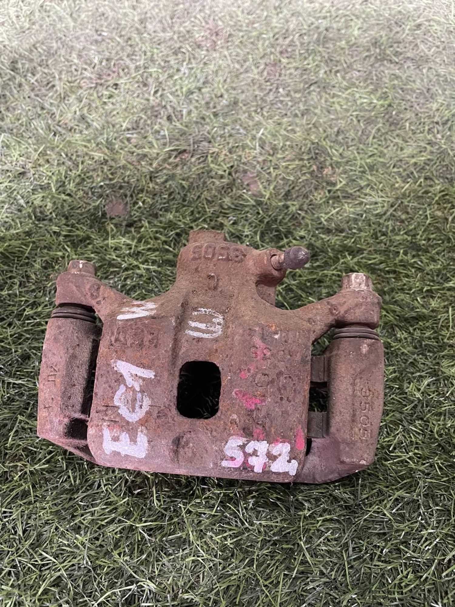 572 Суппорт тормозной передний левый EC1W, 3000 рублей, Невинномысск