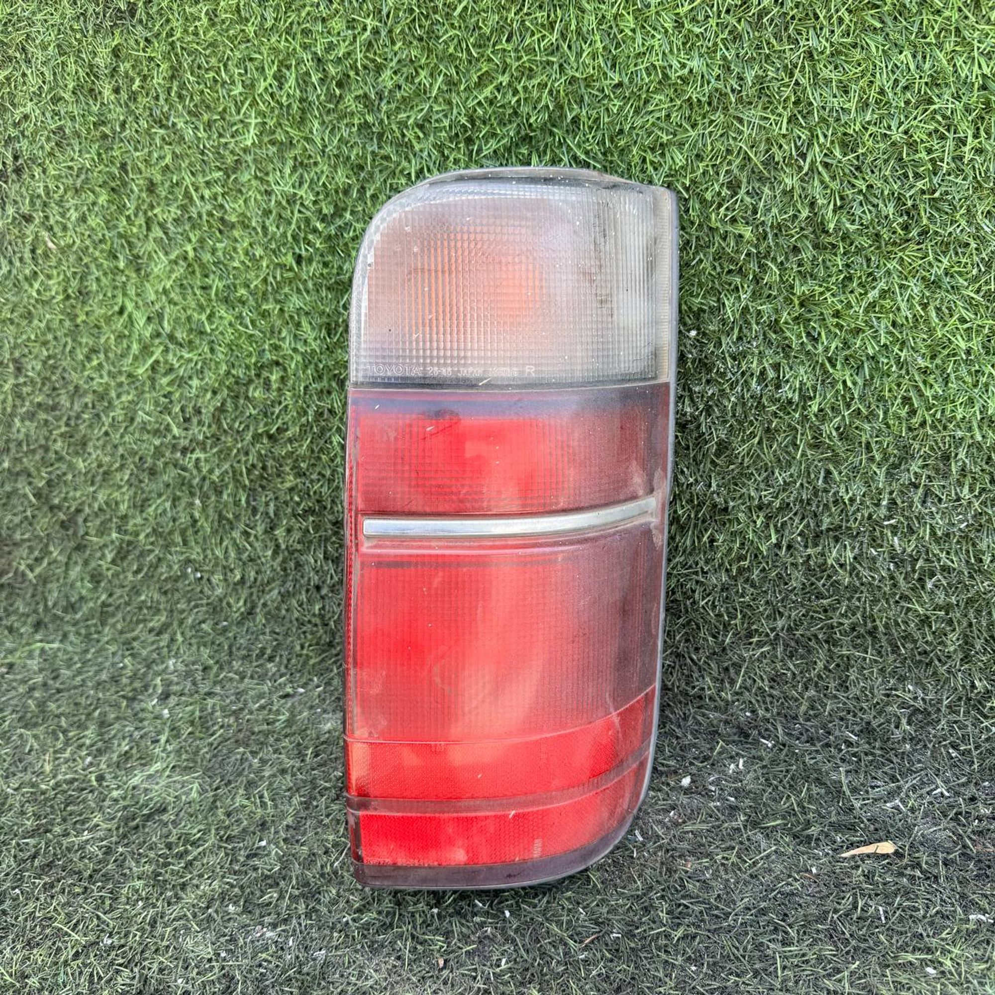 1720 Фонарь задний правый Toyota HiAce KZH138, 3500 рублей, Невинномысск