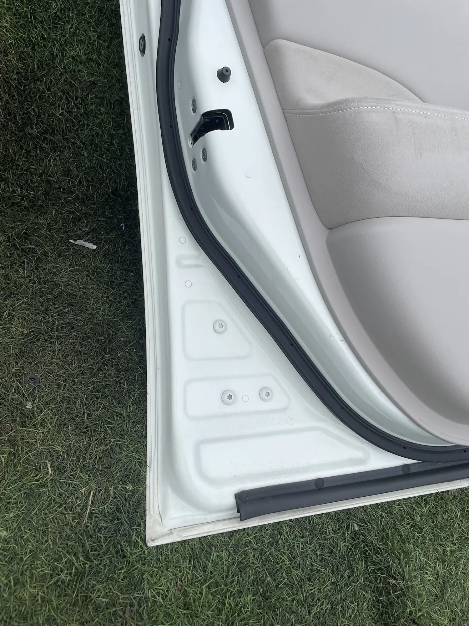 4222 Дверь передняя левая Nissan Leaf ZE0 EM61 24kw 2012, 14500 рублей, Невинномысск