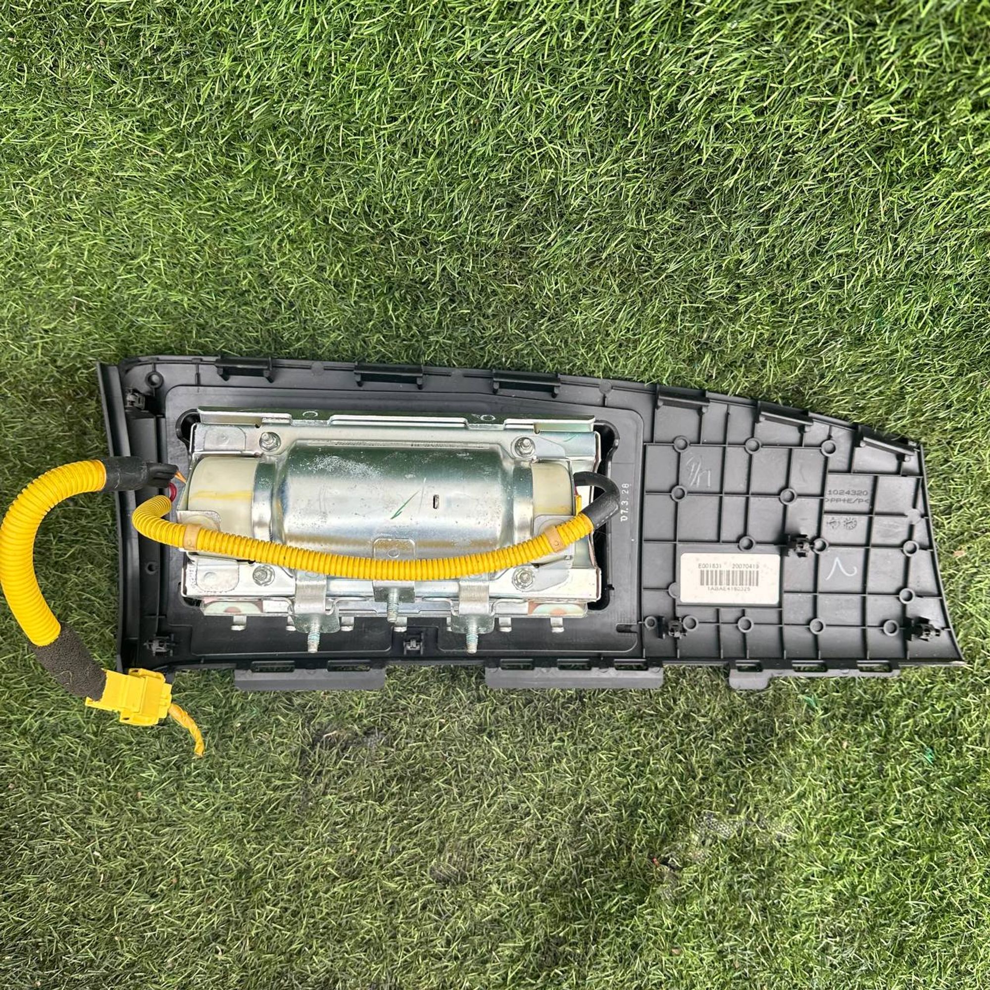 https://ycs.partsauto.market/partsauto-images/thmbs/userImages/772e461030aea93f4dbb6447c0f924d3/part/94203a13-f93d-4fcf-87a8-58e3f4d55a57_1742454694990.jpg