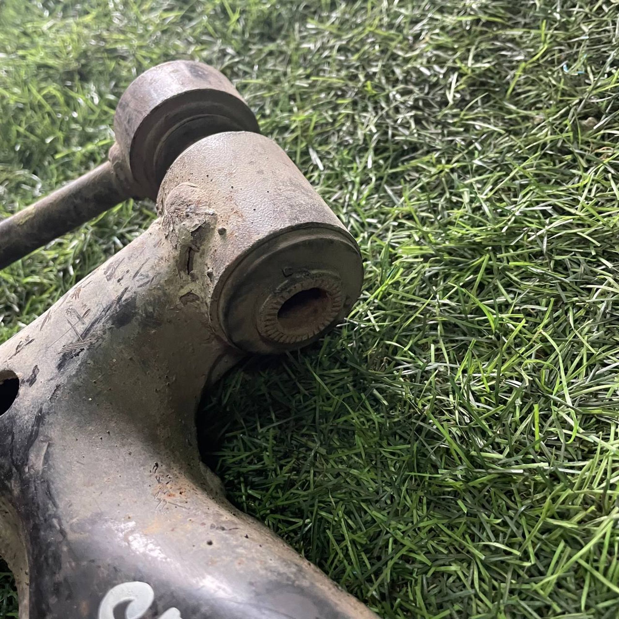 194 Рычаг передний левый нижний TOYOTA AVENSIS T220, 1 рублей, Невинномысск