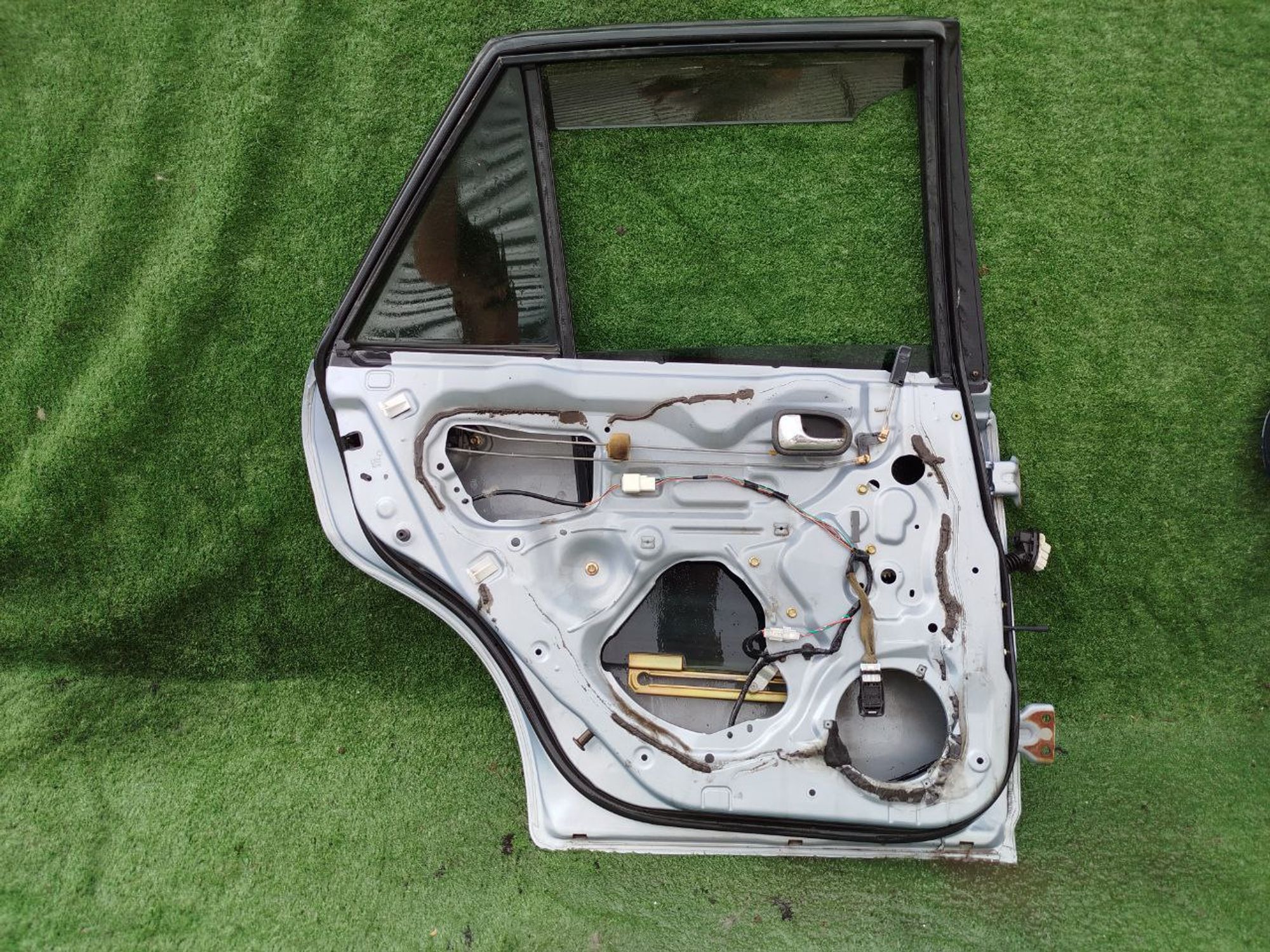 1706 дверь на MAZDA FAMILIA, 7000 рублей, Невинномысск