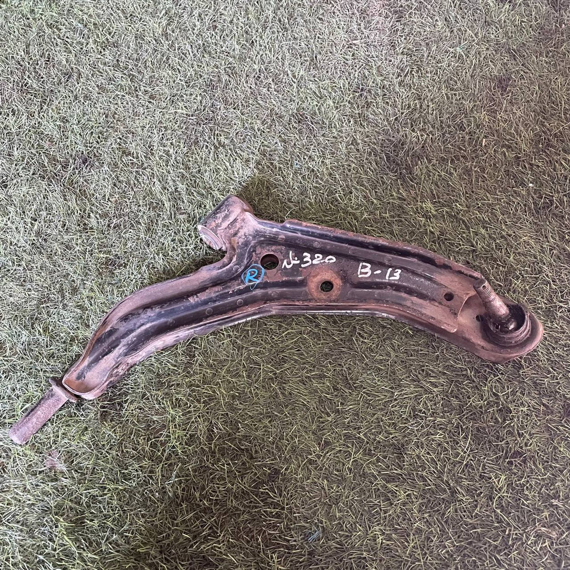 320 Рычаг передний правый нижний NISSAN SUNNY B13, 3000 рублей, Невинномысск