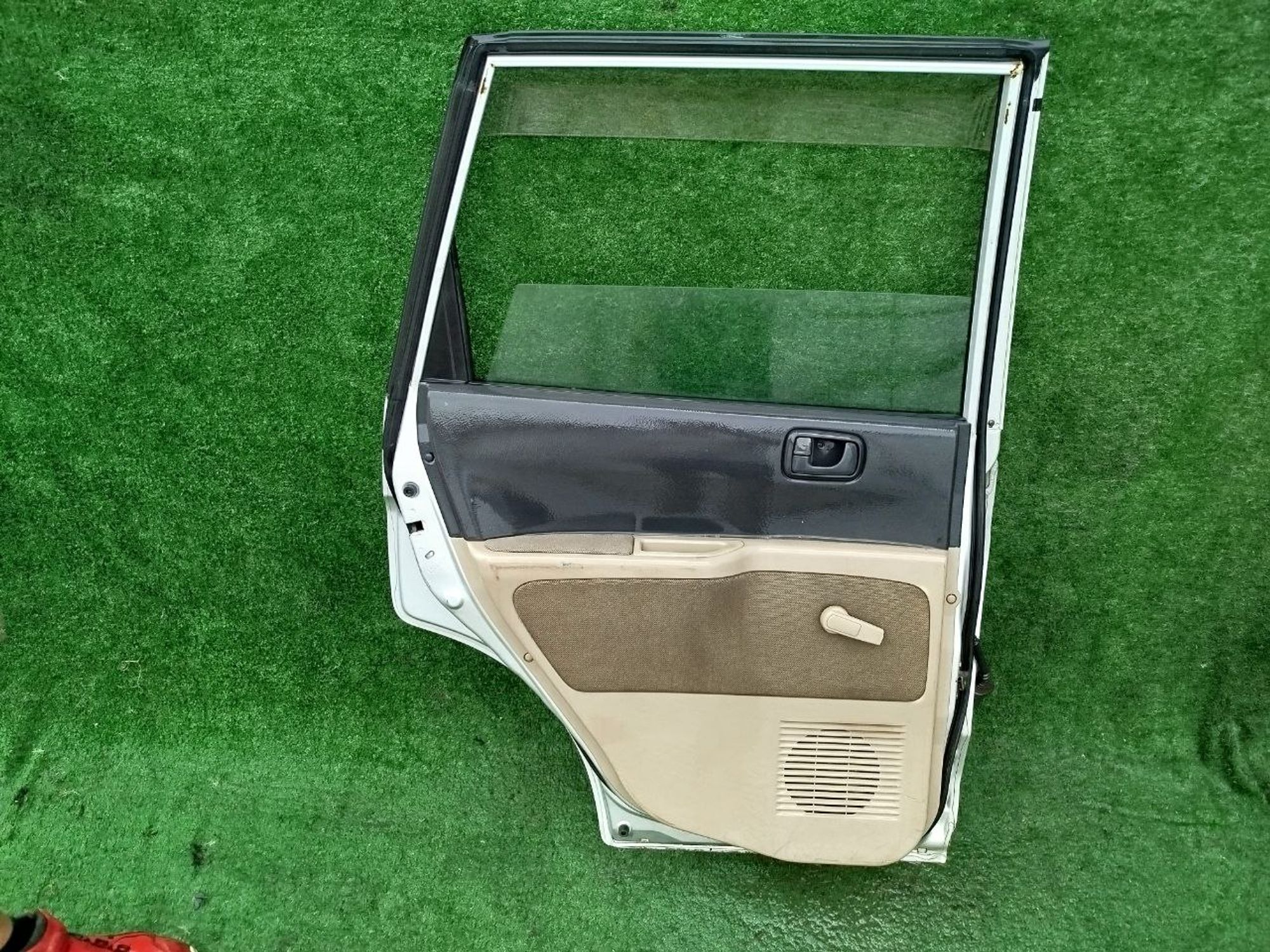 852 дверь на MITSUBISHI DINGO CQ2A, 7500 рублей, Невинномысск