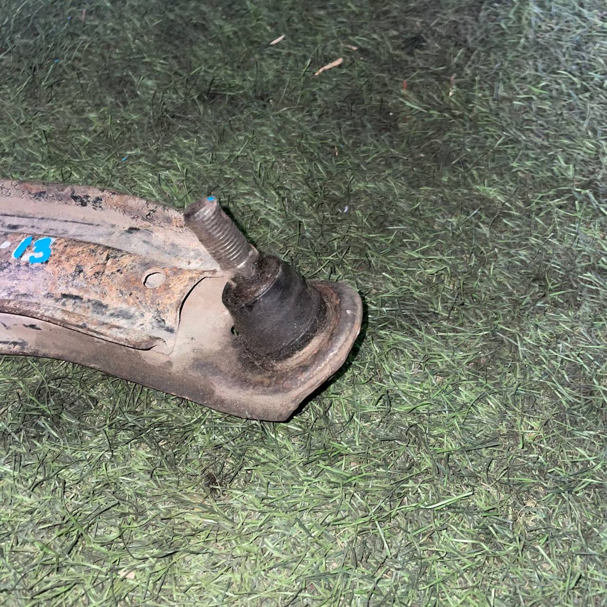 343 Рычаг передний правый нижний NISSAN SUNNY B13, 3000 рублей, Невинномысск