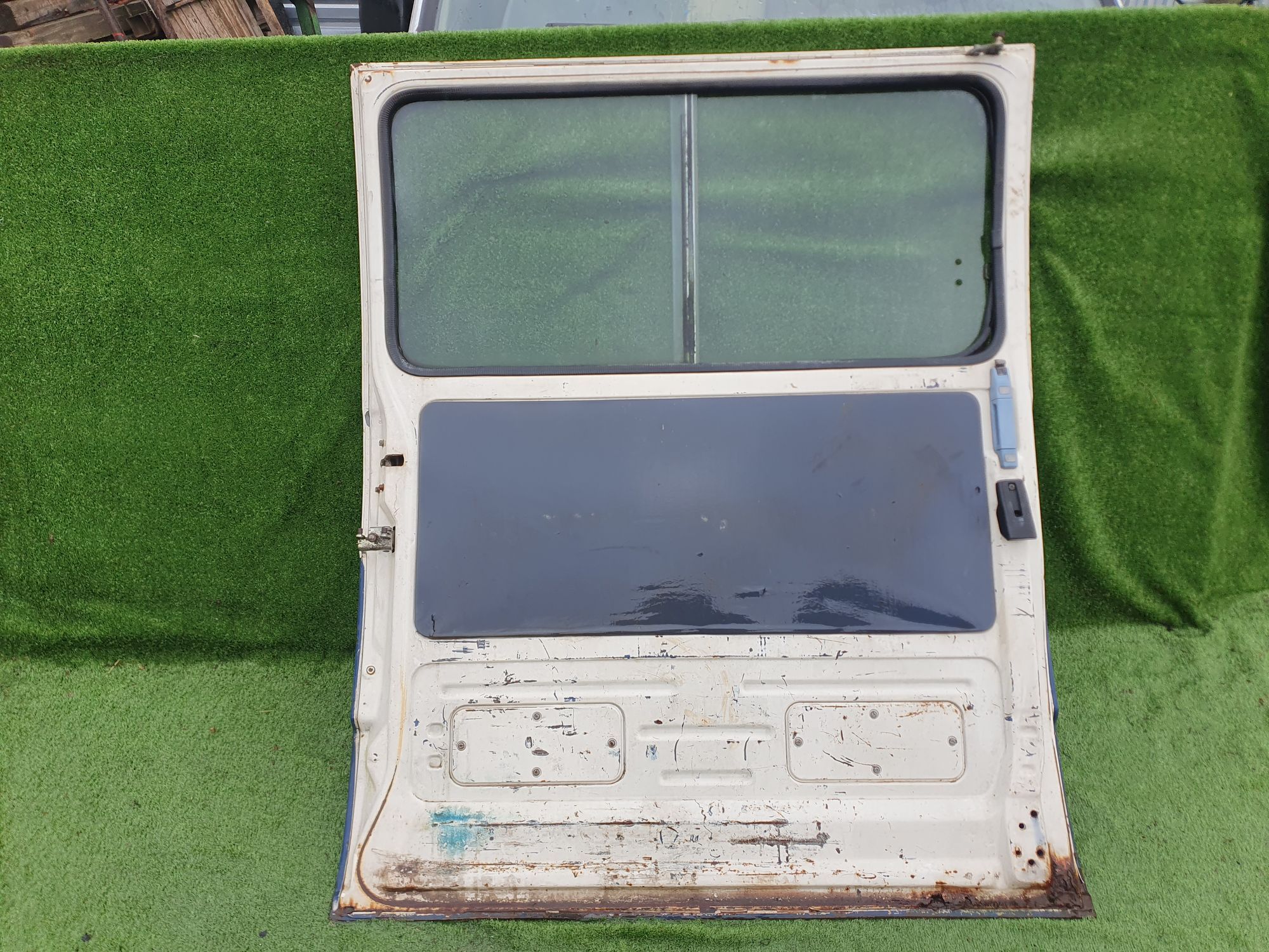 1667 Дверь багажника Toyota HiAce H100 1990, 9999 рублей, Невинномысск