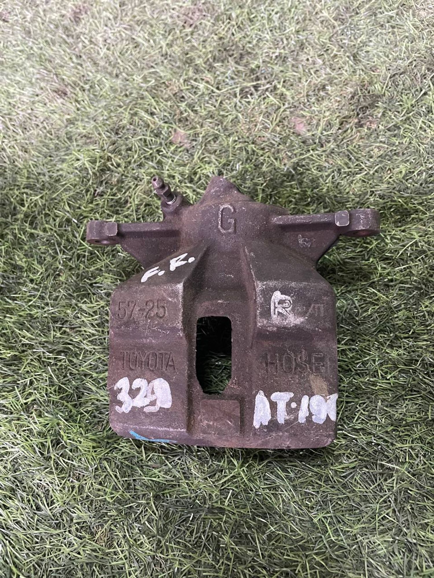 329 Суппорт тормозной передний правый TOYOTA CORONA AT190, 3000 рублей, Невинномысск