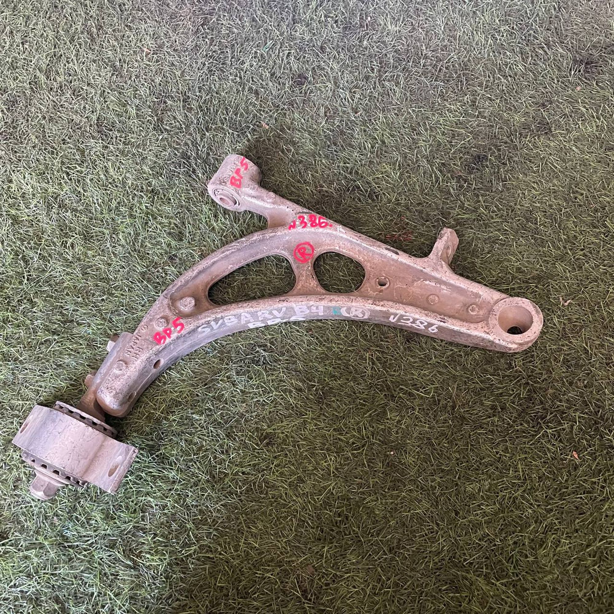 386 Рычаг передний правый нижний SUBARU LEGACY BP5, 4500 рублей, Невинномысск