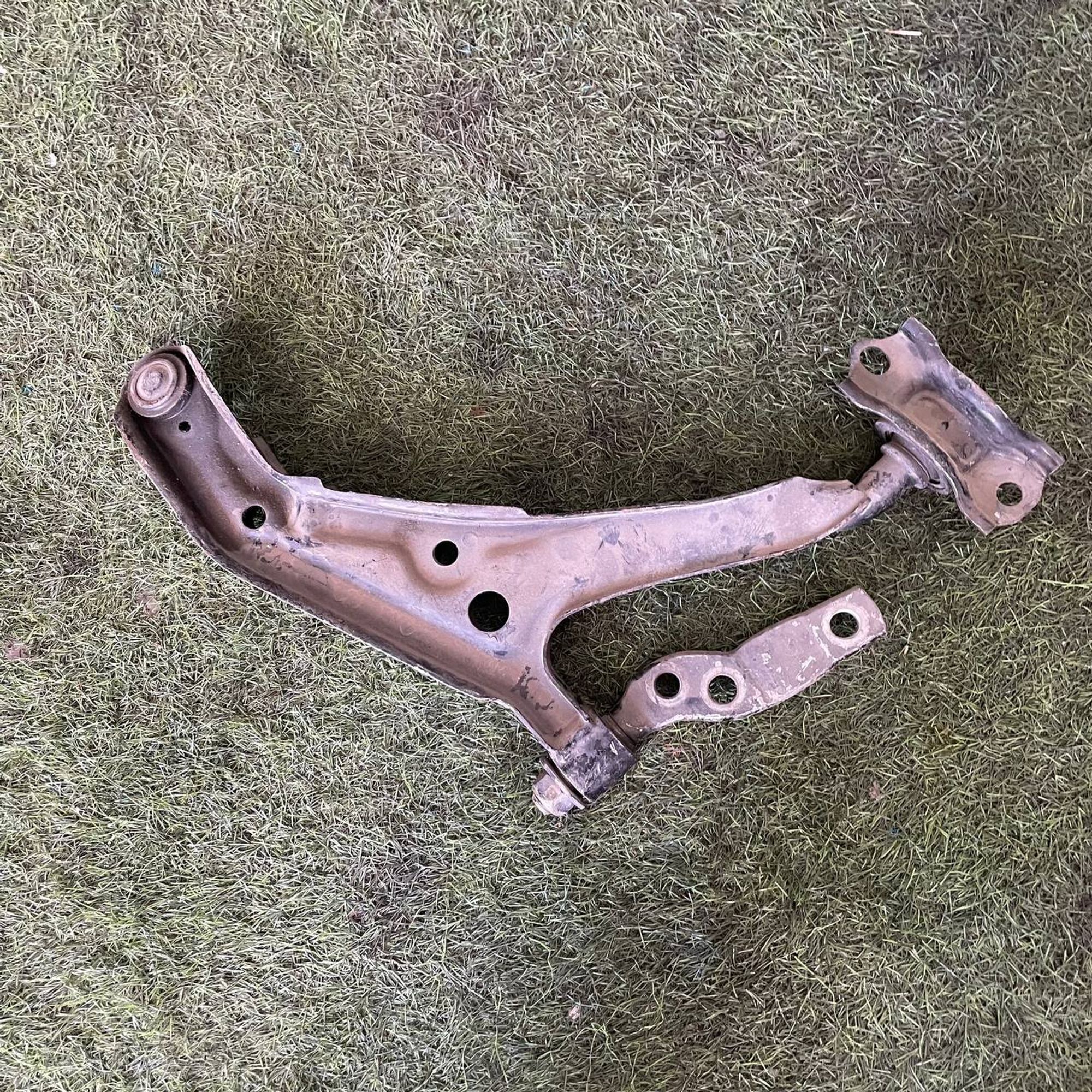 236 Рычаг передний левый нижний NISSAN BLUEBIRD U14, 1 рублей, Невинномысск