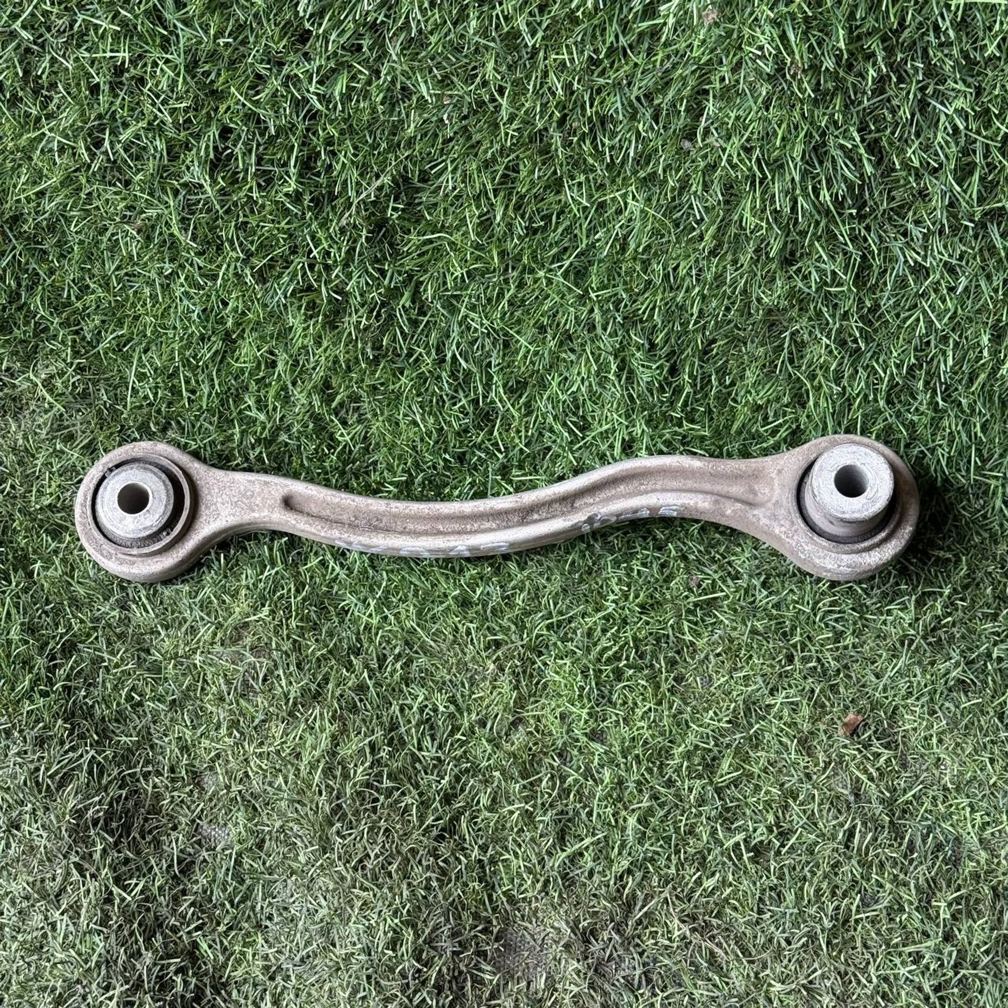 1045 Рычаг задний левый нижний Mercedes-Benz E-Класс W212/S212/C207/A207 (2009—2013) 2010, 2500 рублей, Невинномысск