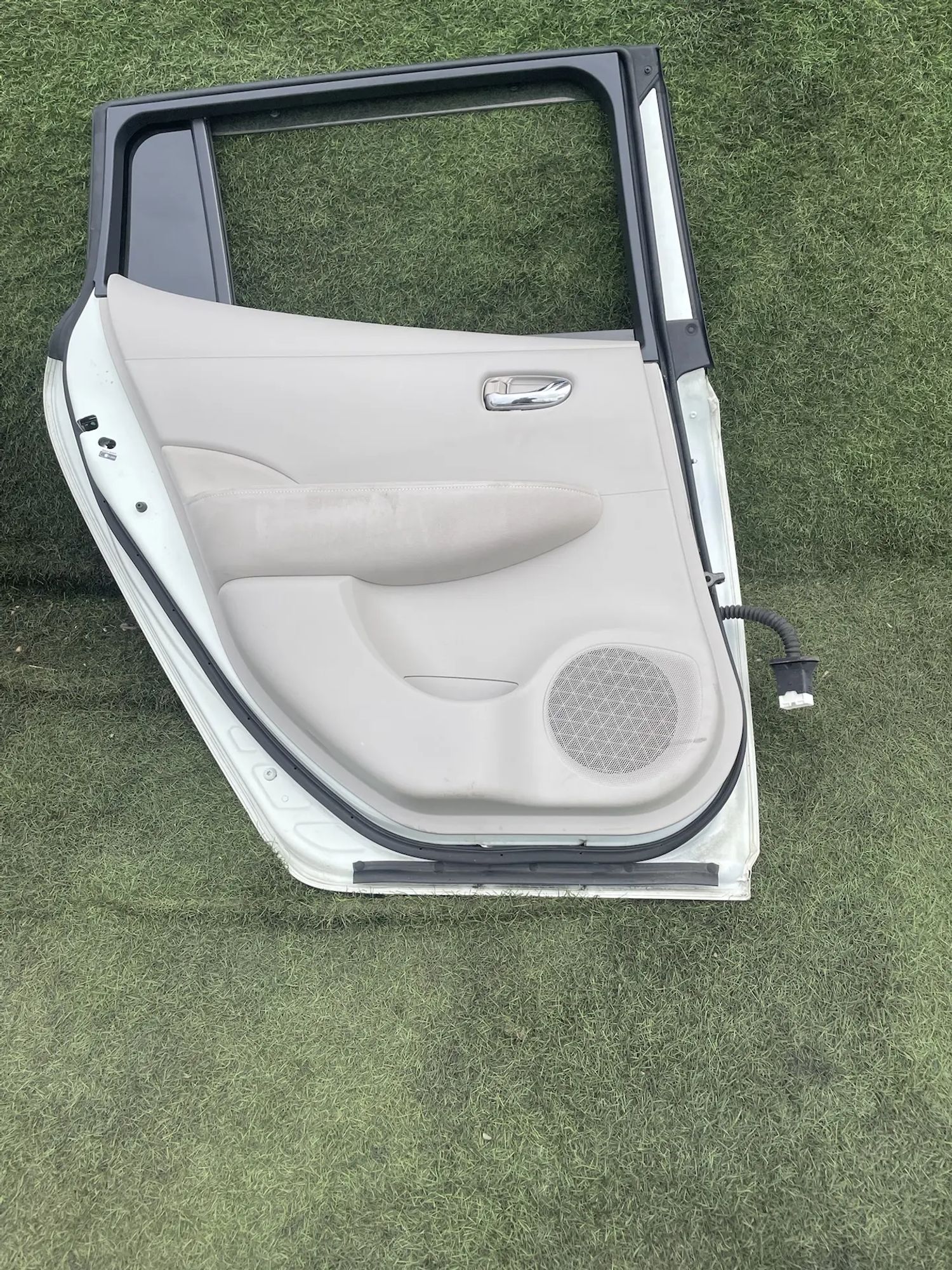 4182 Дверь задняя левая Nissan Leaf ZE0 EM61 24kw 2012, 10500 рублей, Невинномысск