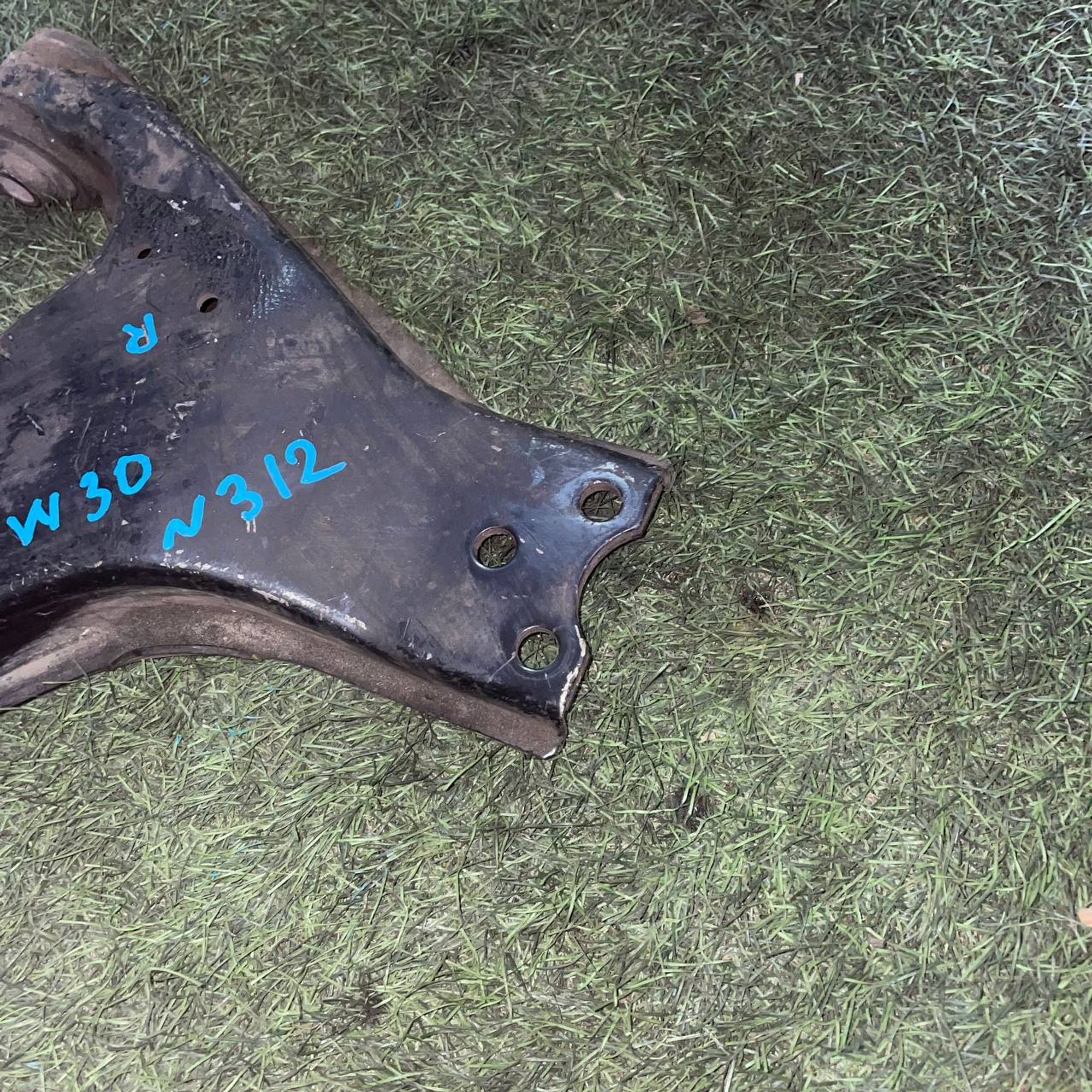 312 Рычаг передний левый нижний NISSAN LARGO W30, 2500 рублей, Невинномысск