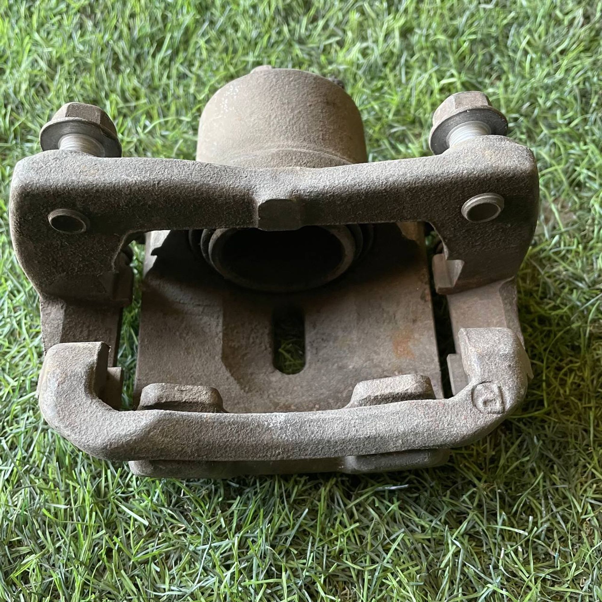 60 Суппорт тормозной передний правый TOYOTA IST NCP60, 3000 рублей, Невинномысск