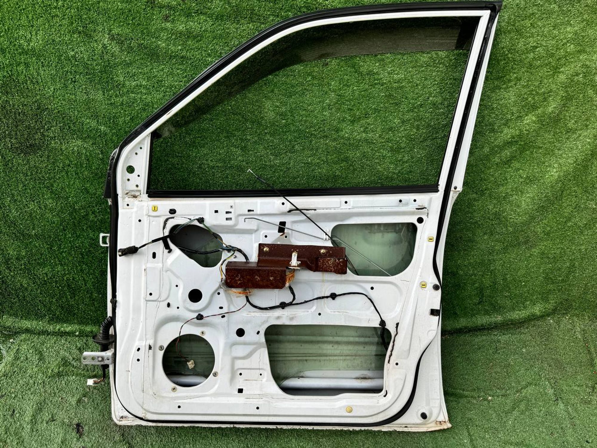 2085 дверь передняя правая на MITSUBISHI DION CR6W, 7500 рублей, Невинномысск