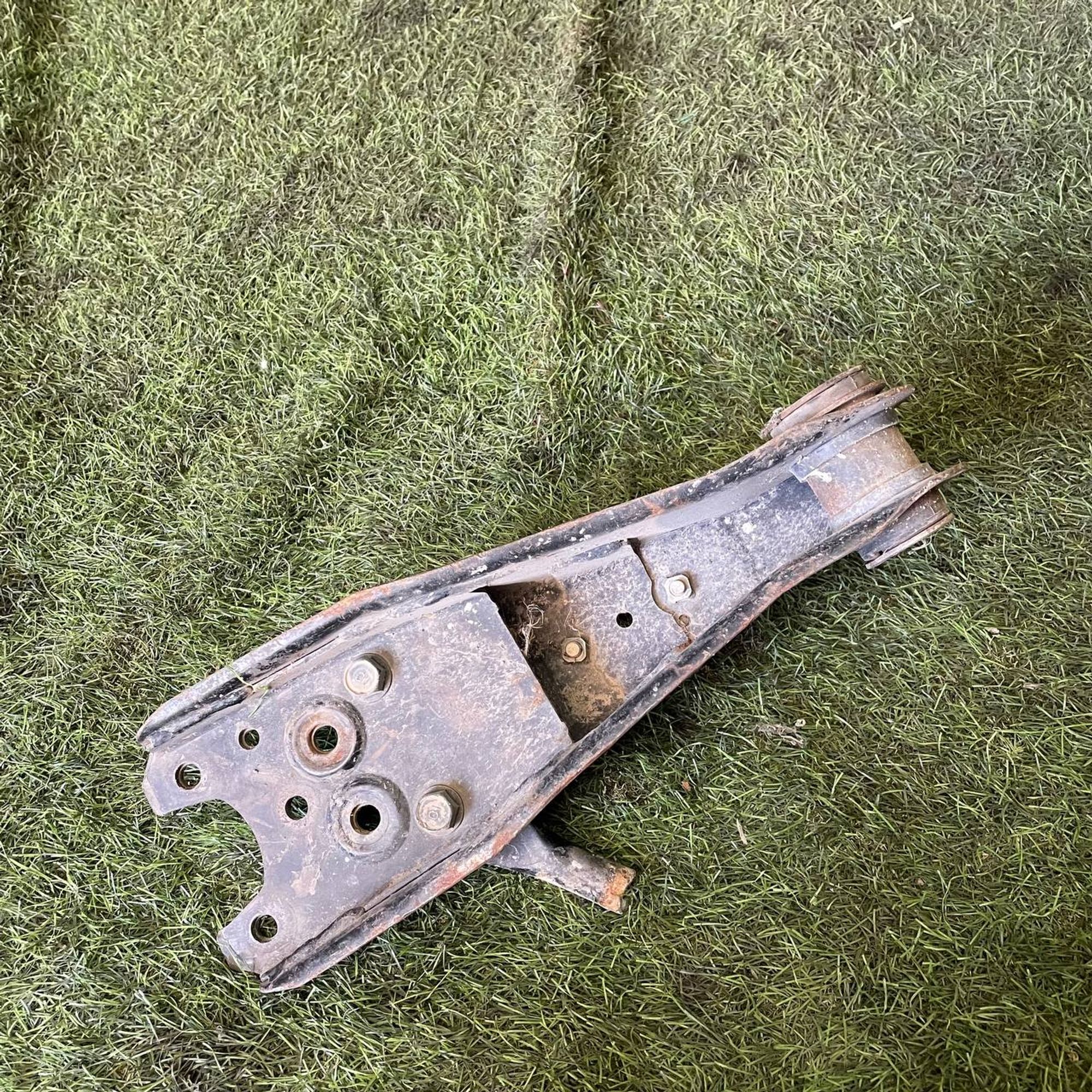 33 Рычаг передний правый нижний Mazda Bongo SS22, 2000 рублей, Невинномысск