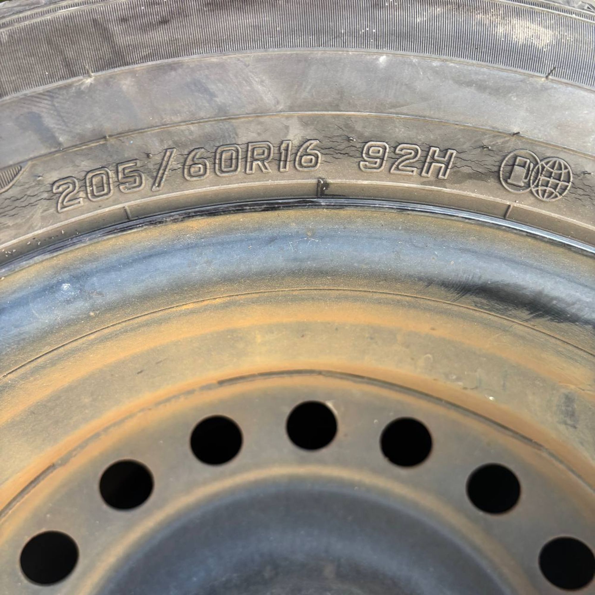 652 Шины Dunlop Enasave RV504 205/60 R16 2019 год, 5000 рублей, Невинномысск
