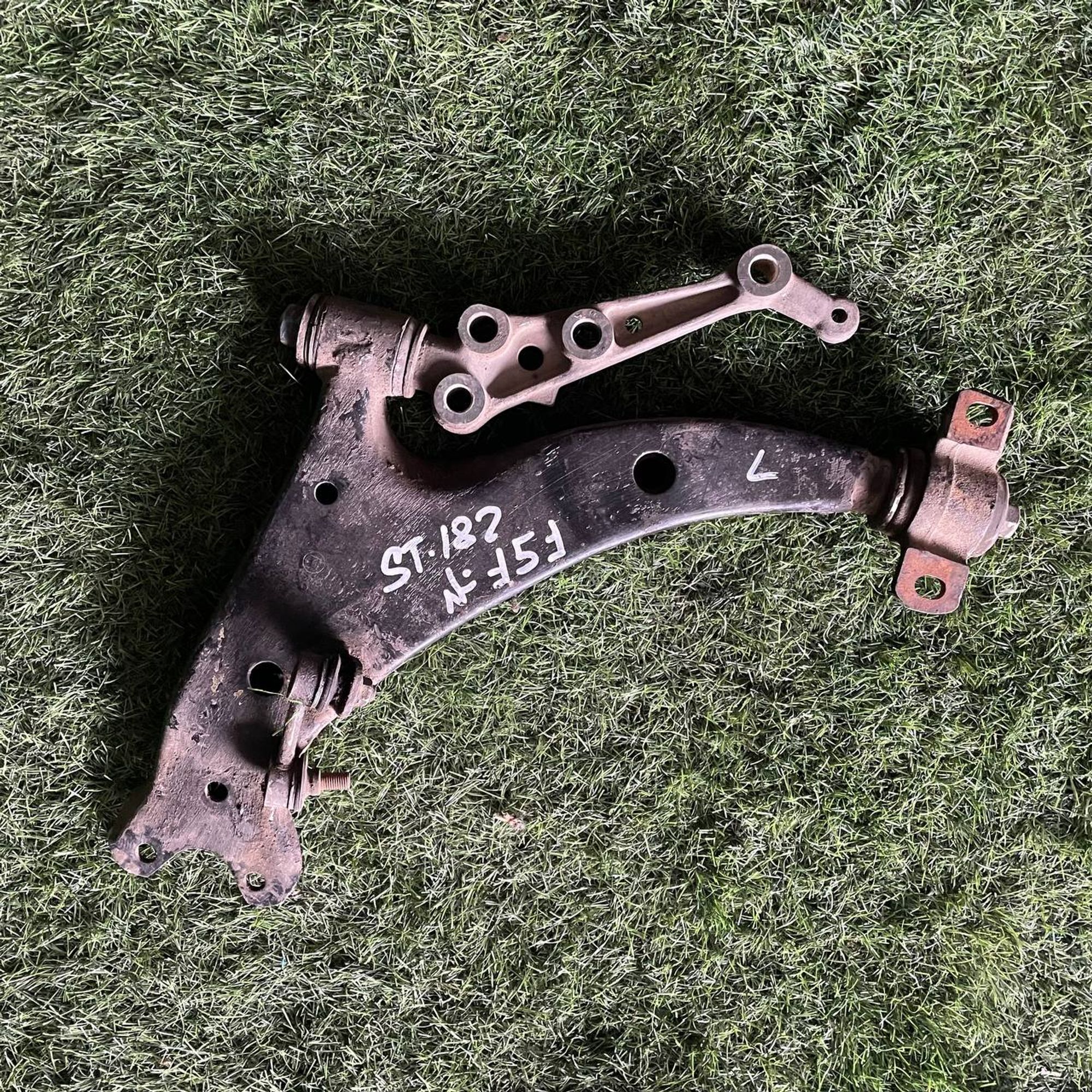 151 Рычаг передний левый нижний TOYOTA EXIV ST182, 1 рублей, Невинномысск