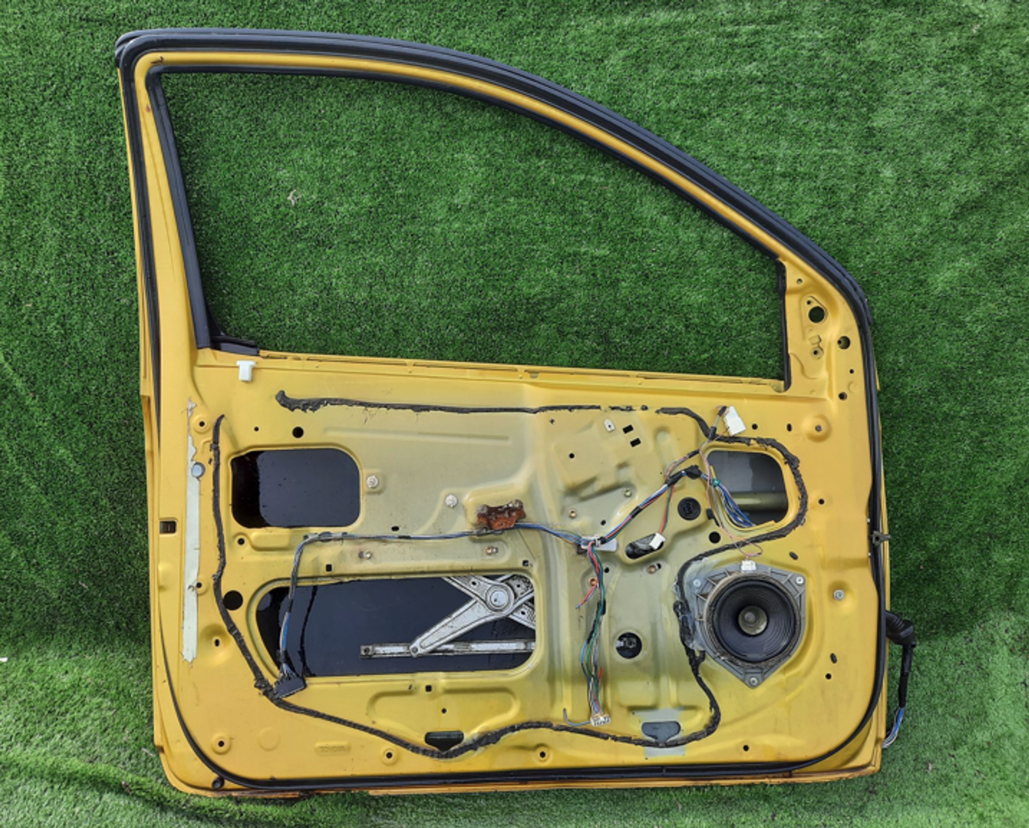 1003 дверь на TOYOTA YARUS NCP10 (3 двери), 12500 рублей, Невинномысск