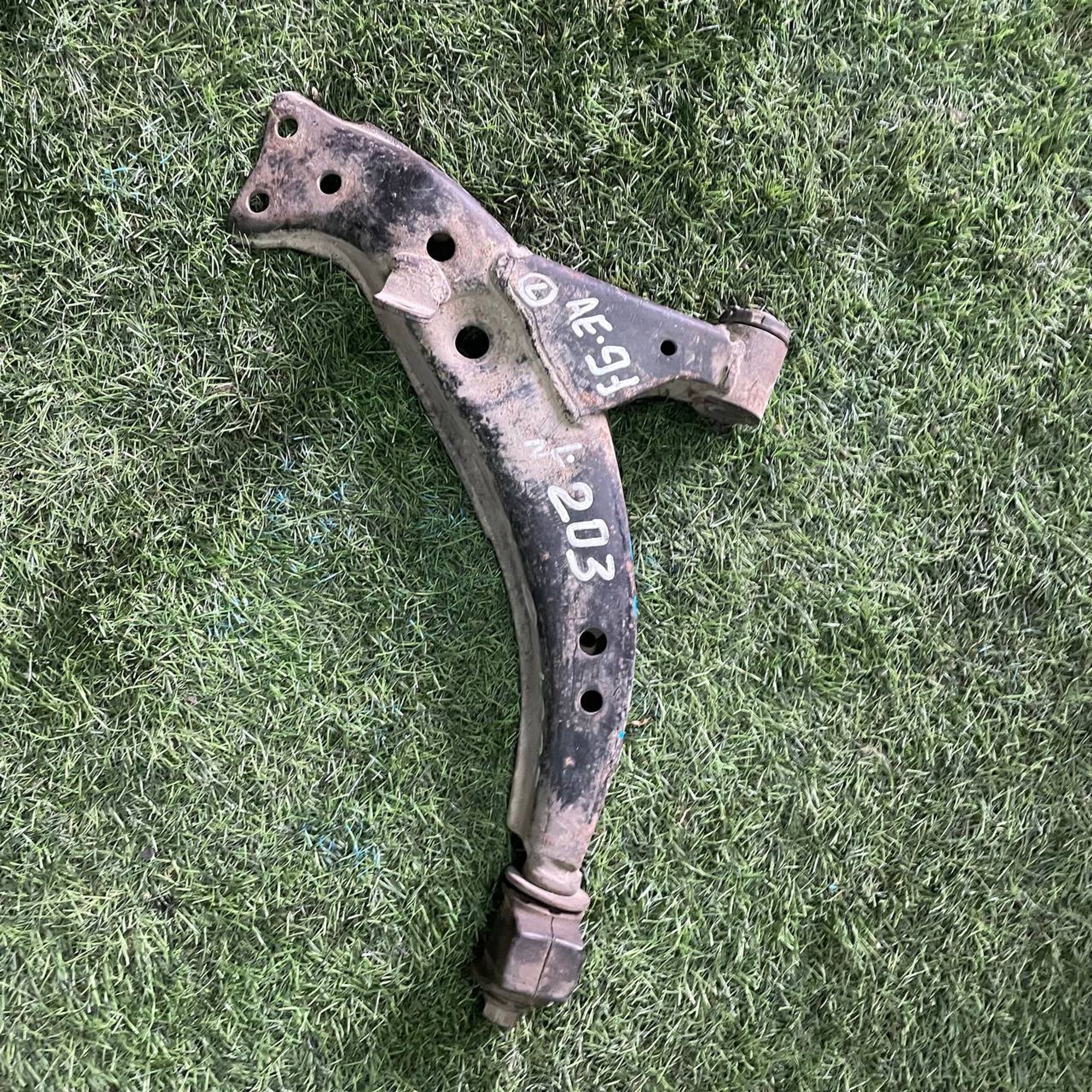 203 Рычаг передний левый нижний TOYOTA COROLLA AE91, 2500 рублей, Невинномысск