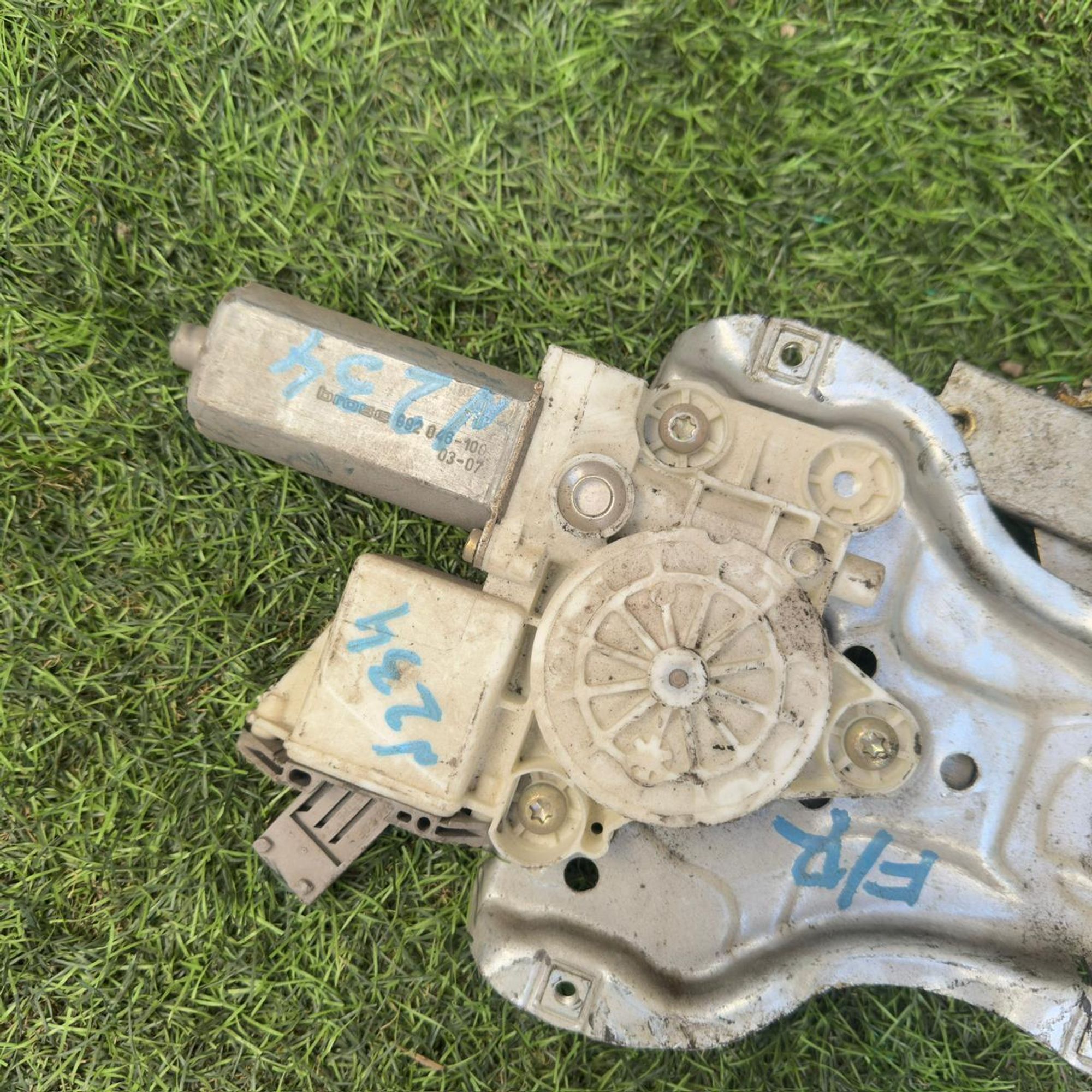 234 Стеклоподъемник передней правой двери TOYOTA AVENSIS AZT250, 3000 рублей, Невинномысск