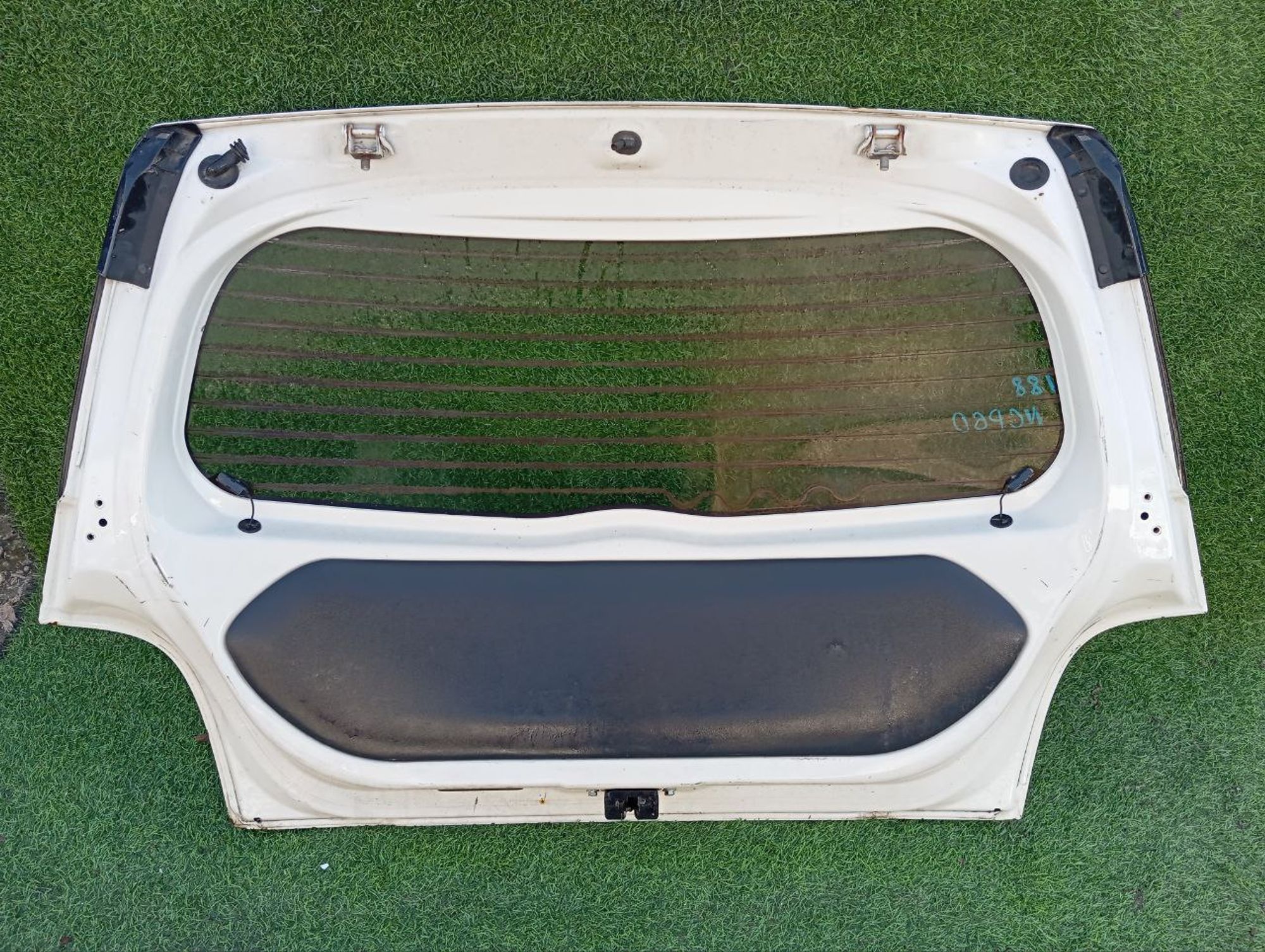 88 дверь багажника на TOYOTA IST NCP60, 12500 рублей, Невинномысск