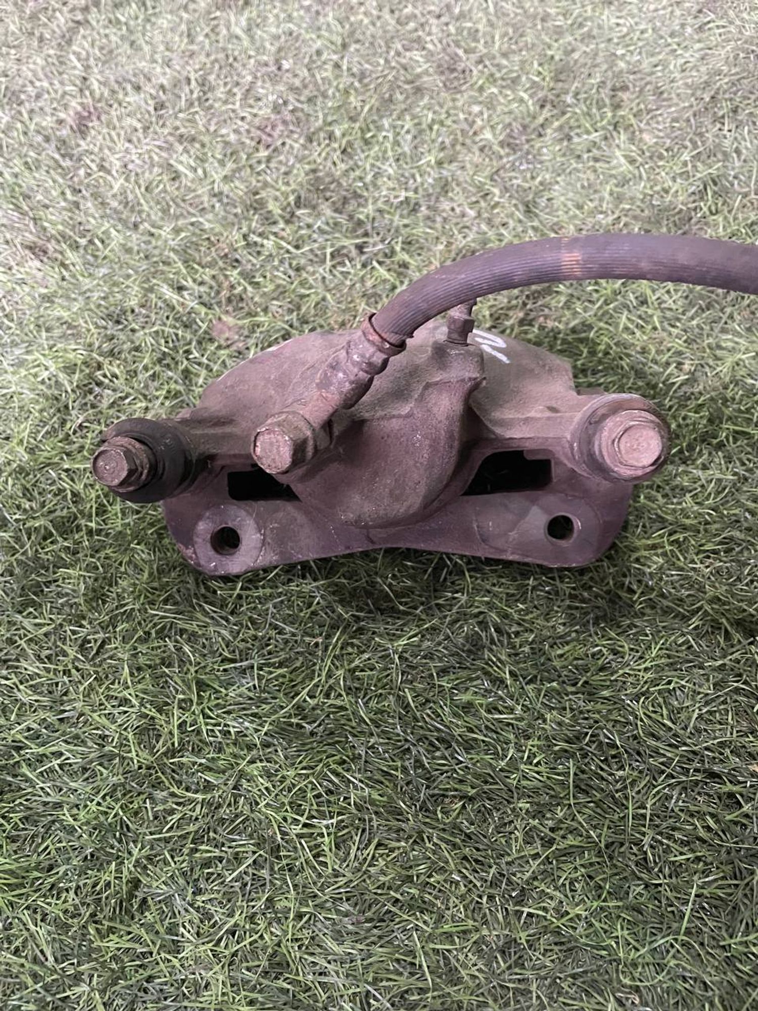 323 Суппорт тормозной передний правый TOYOTA SPRINTER AE100, 3000 рублей, Невинномысск