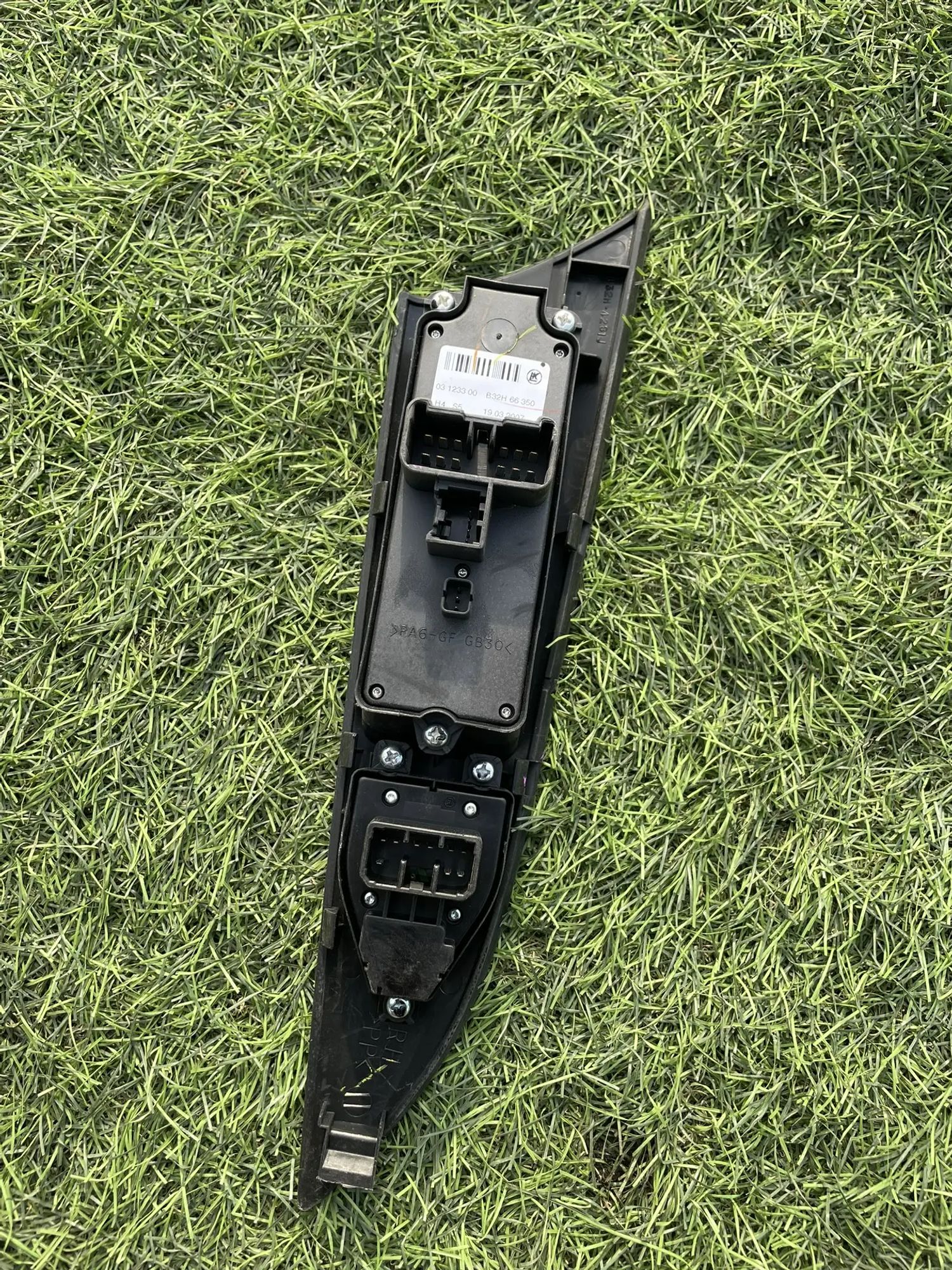 https://ycs.partsauto.market/partsauto-images/thmbs/userImages/772e461030aea93f4dbb6447c0f924d3/part/a27d07c6-0e8e-4932-8251-705eda4ea01b_1775223890894.jpg