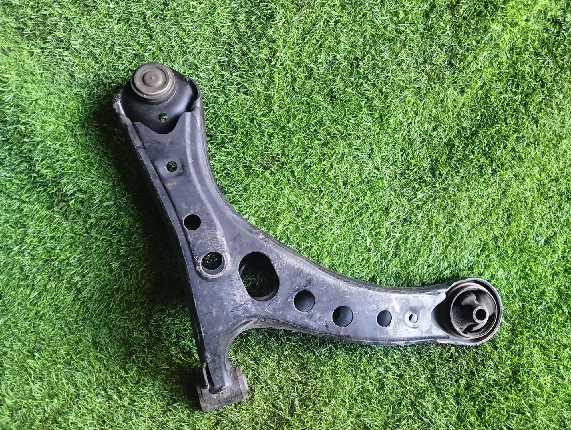 707 Рычаг передний левый нижний TOYOTA ISIS ZGM10, 4000 рублей, Невинномысск