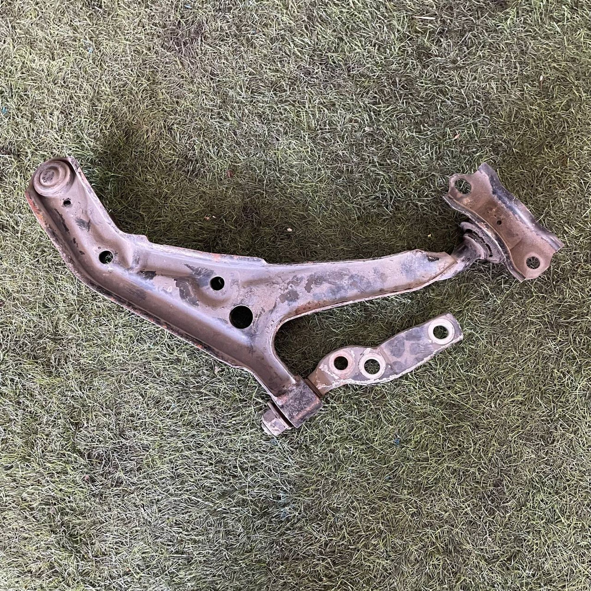 237 Рычаг передний левый нижний NISSAN BLUEBIRD U14, 1 рублей, Невинномысск