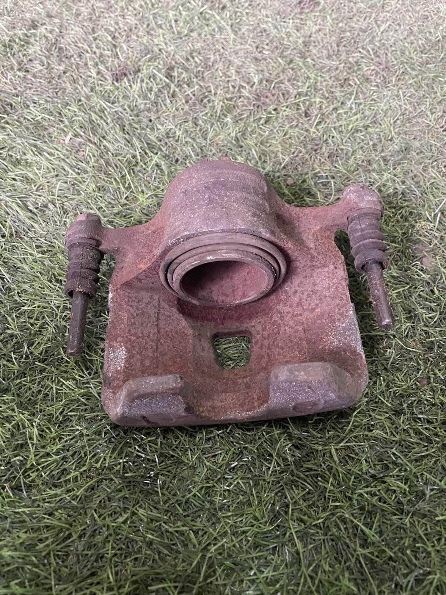 493 Суппорт тормозной передний правый NISSAN BLUEBIRD SYLPHY FG10, 3000 рублей, Невинномысск