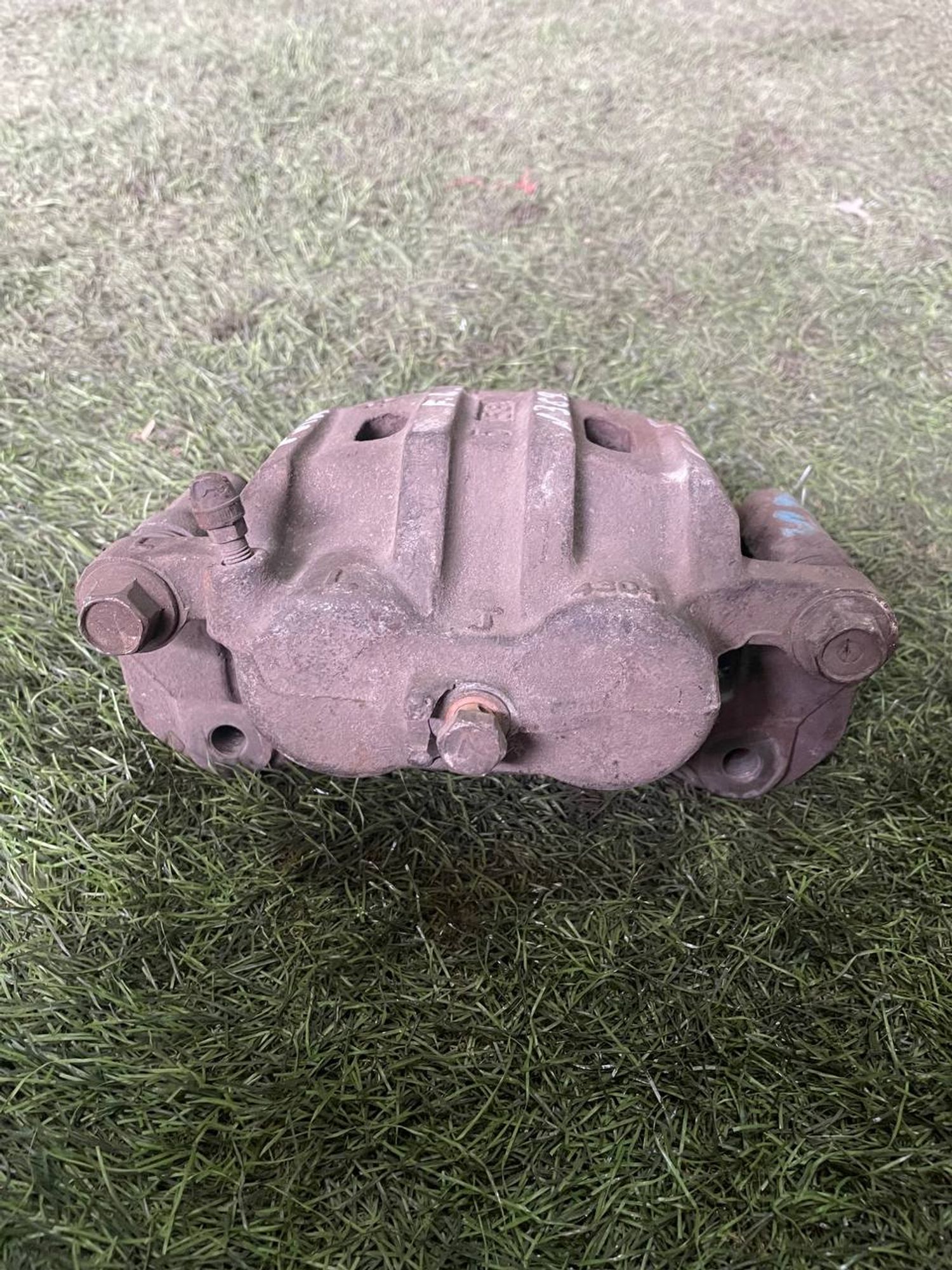 369 Суппорт тормозной передний левый MITSUBISHI DIAMANTE F31A, 2500 рублей, Невинномысск