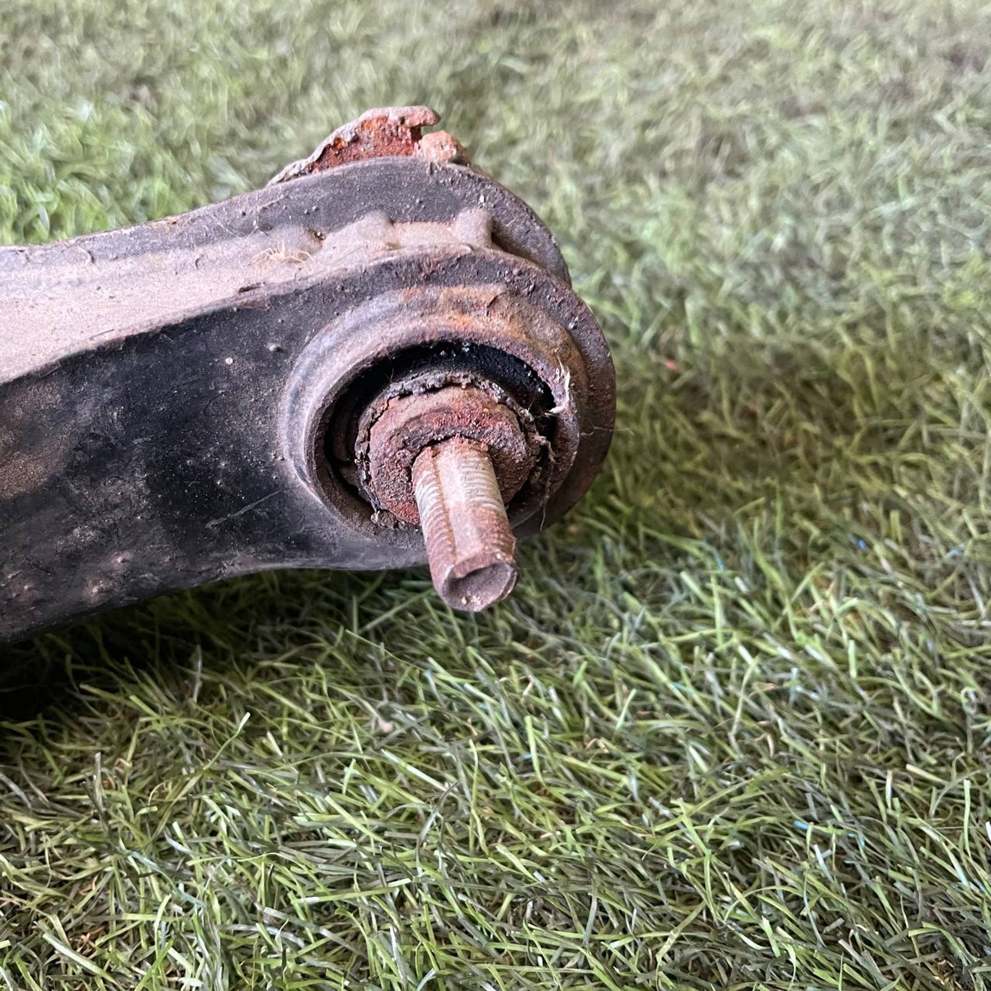 24 Рычаг задний поперечный нижний Mazda Atenza GG3S, 3000 рублей, Невинномысск