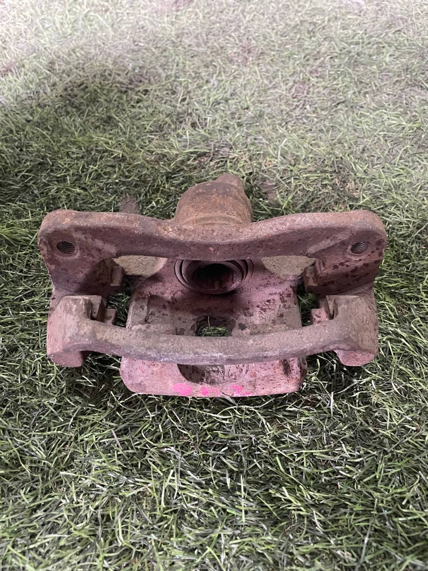 572 Суппорт тормозной передний левый EC1W, 3000 рублей, Невинномысск