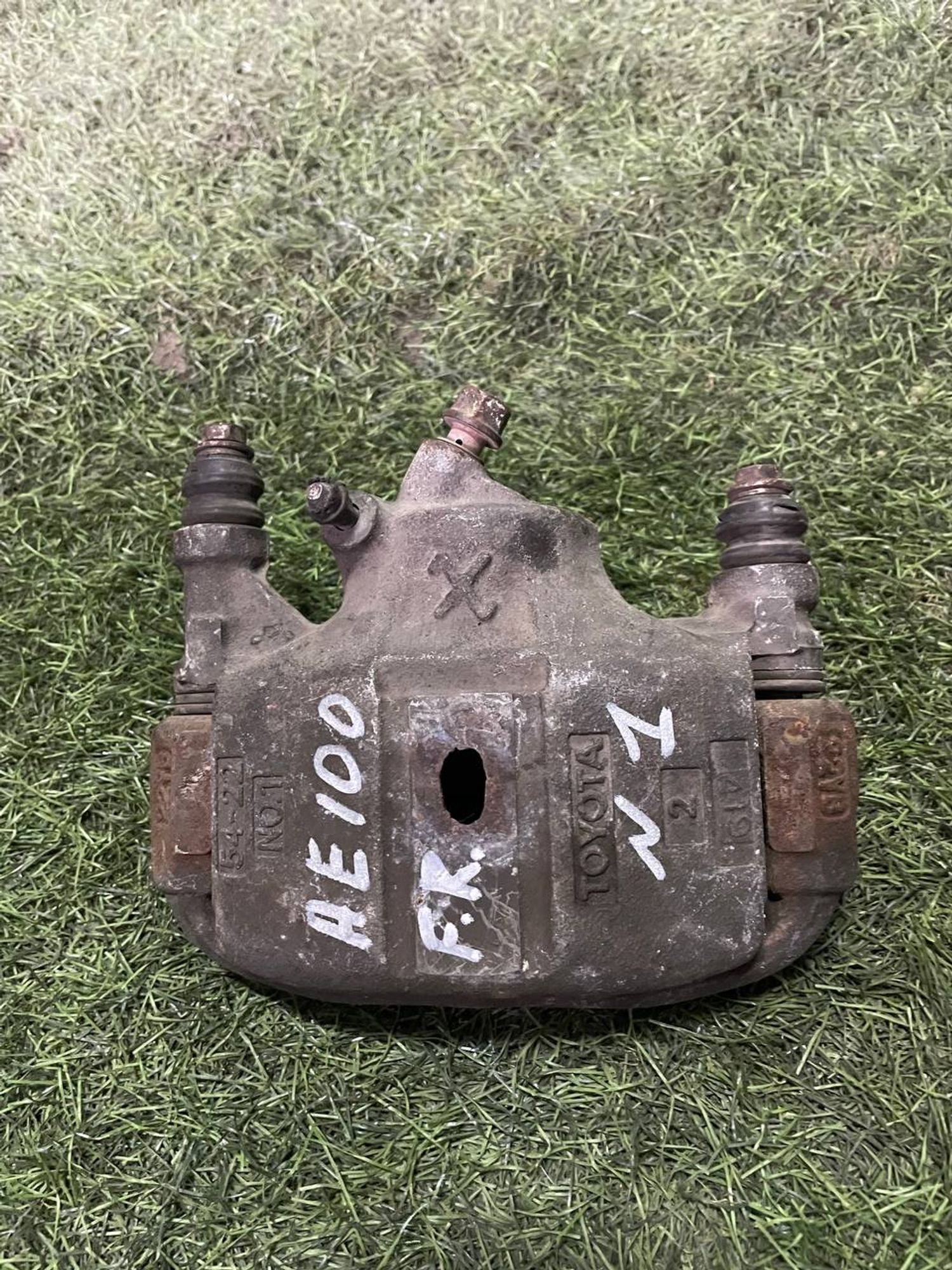 1 Суппорт тормозной передний правый Toyota AE100, 3000 рублей, Невинномысск