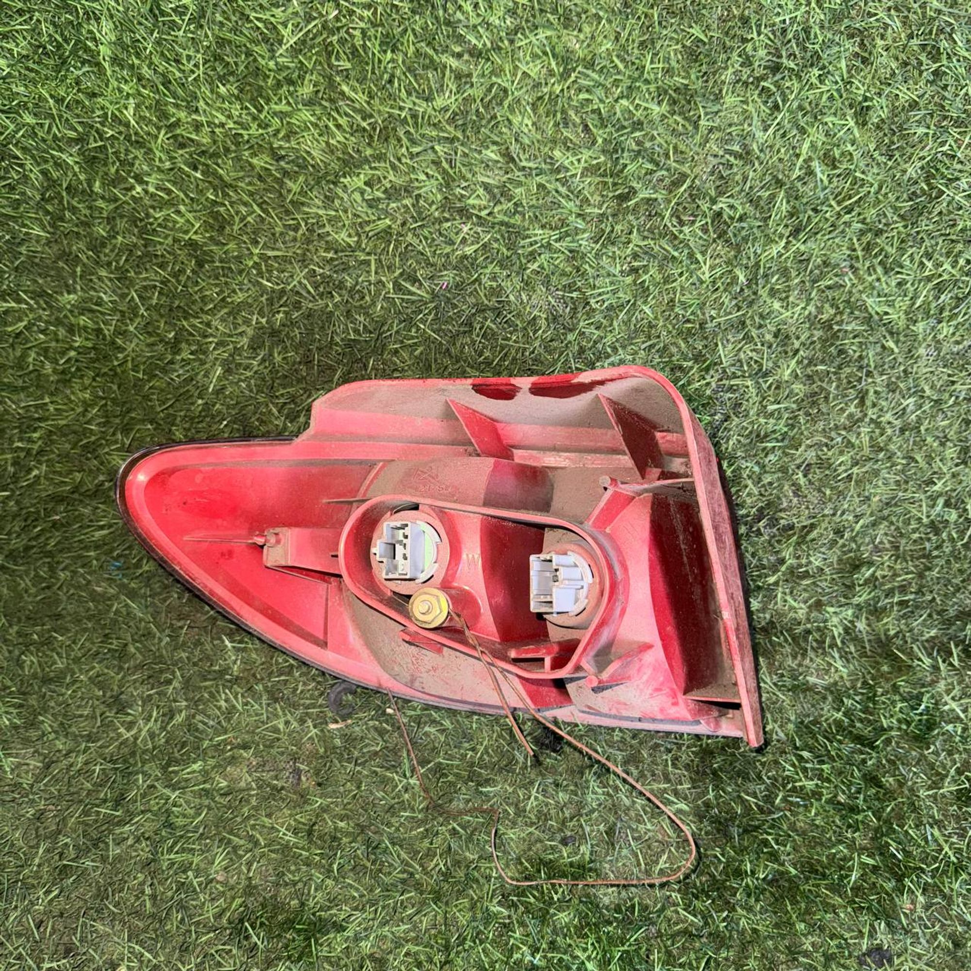 1088 Фонарь задний правый MAZDA DEMIO DY5W, 3000 рублей, Невинномысск