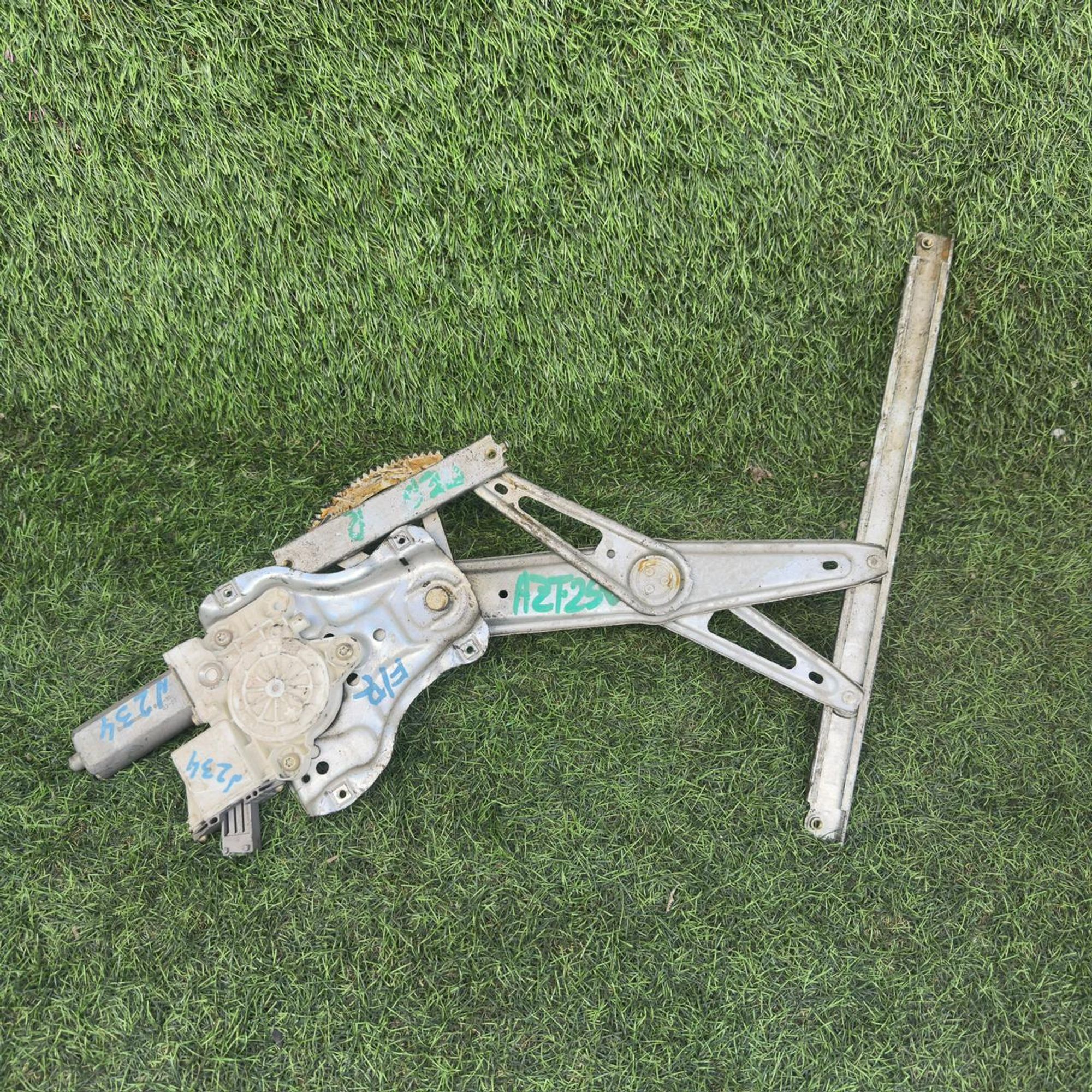 234 Стеклоподъемник передней правой двери TOYOTA AVENSIS AZT250, 3000 рублей, Невинномысск