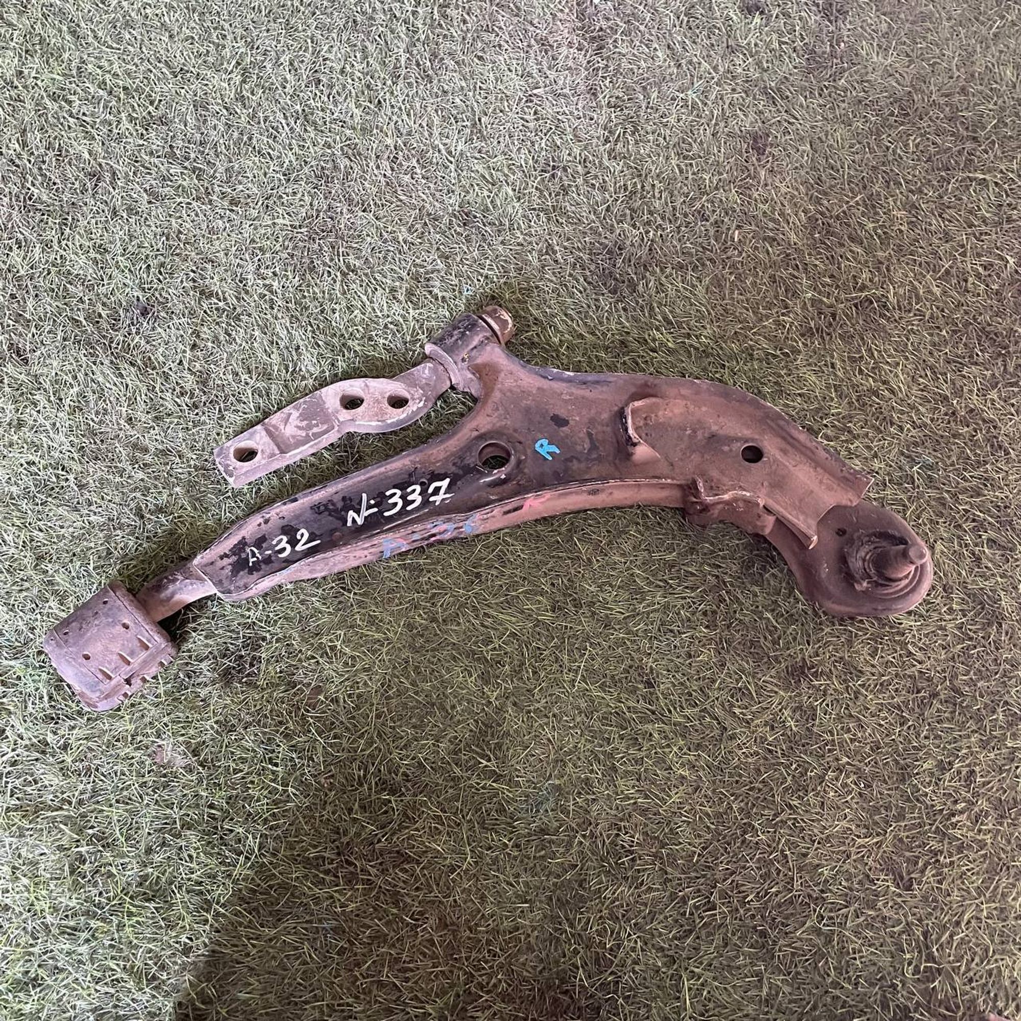 337 Рычаг передний правый нижний NISSAN CEFIRO A32, 3500 рублей, Невинномысск