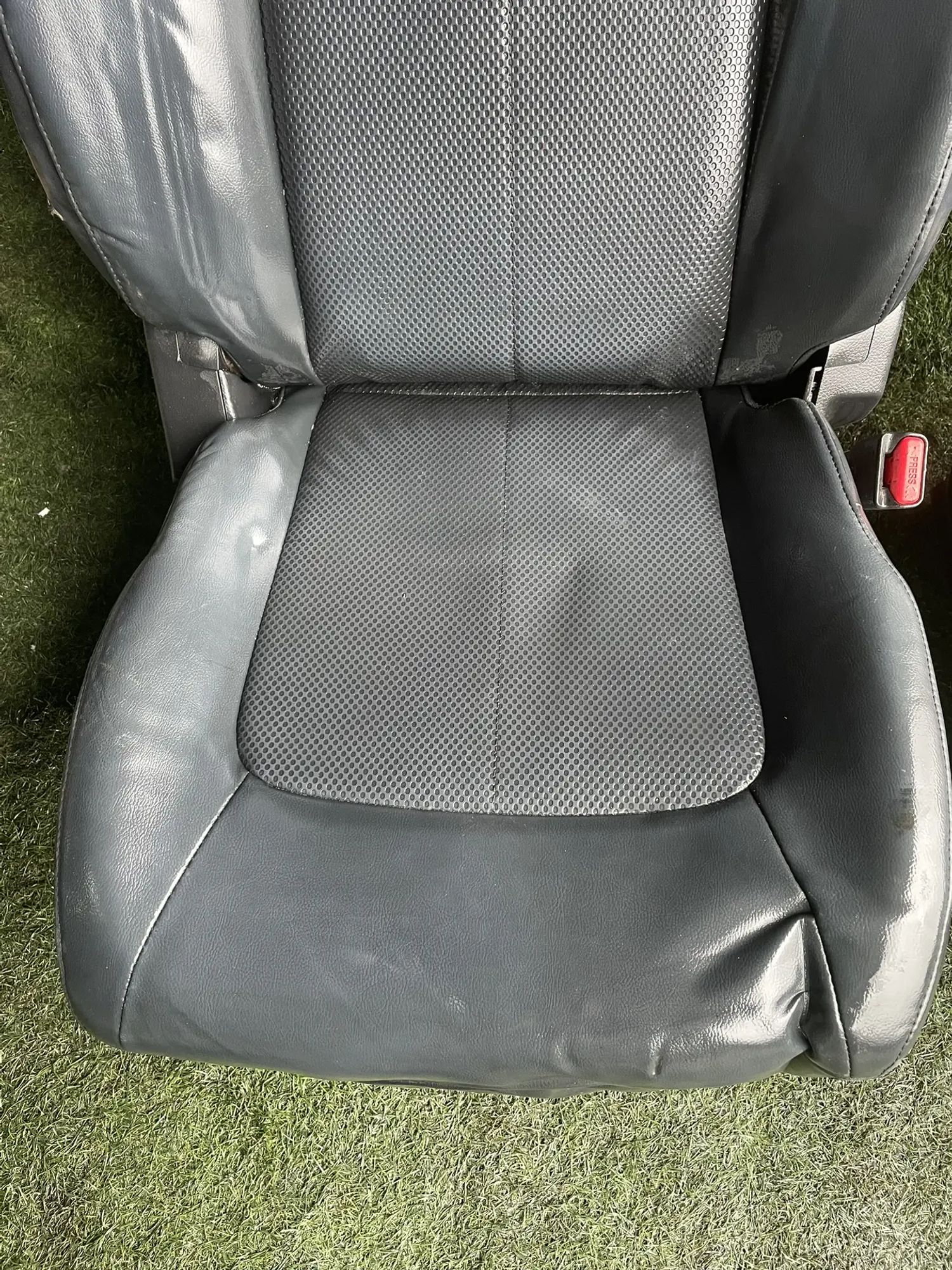 https://ycs.partsauto.market/partsauto-images/thmbs/userImages/772e461030aea93f4dbb6447c0f924d3/part/ab553a04-c8cd-445e-86c8-0bbc657bf018_1777968167561.jpg