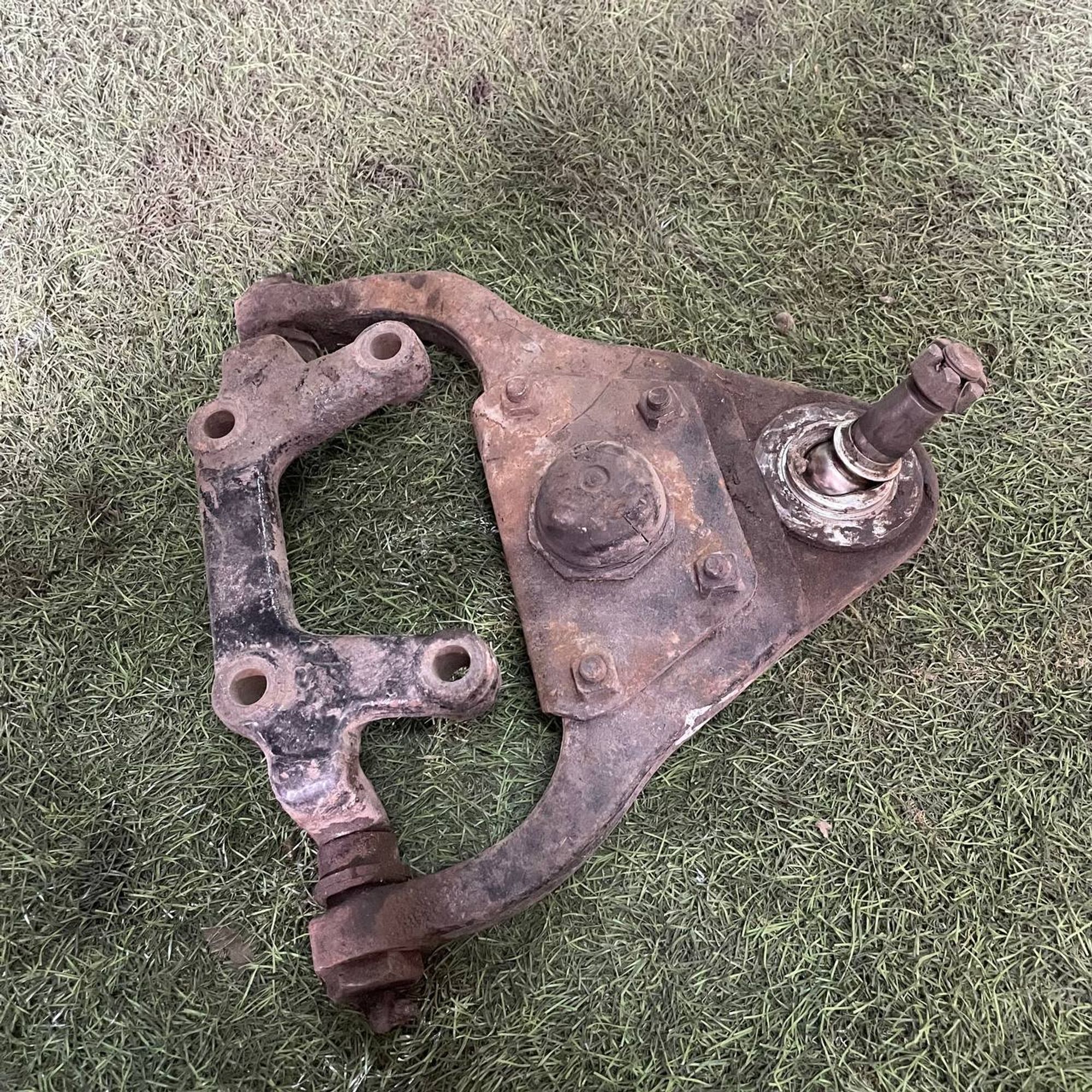 165 Рычаг передний левый верхний ISUZU ELF, 6000 рублей, Невинномысск