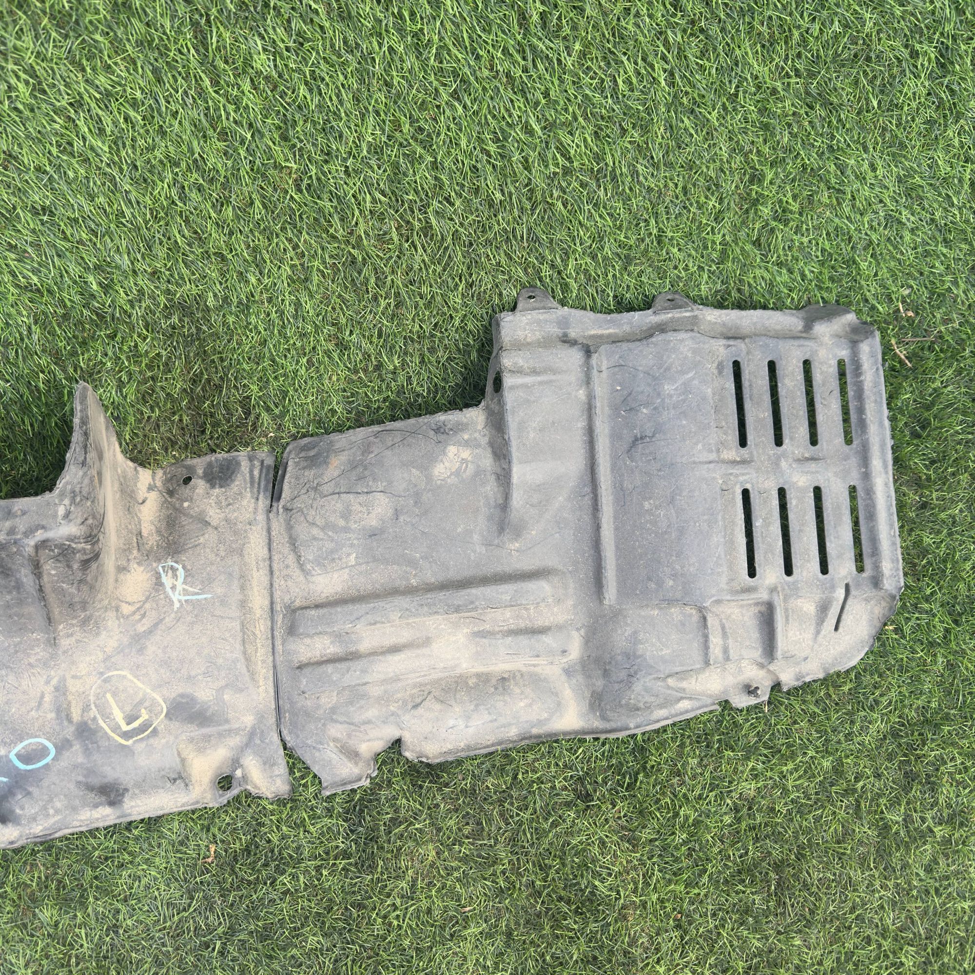 420 Подкрылок передний правый MITSUBISHI DINGO CQ2A, 3500 рублей, Невинномысск