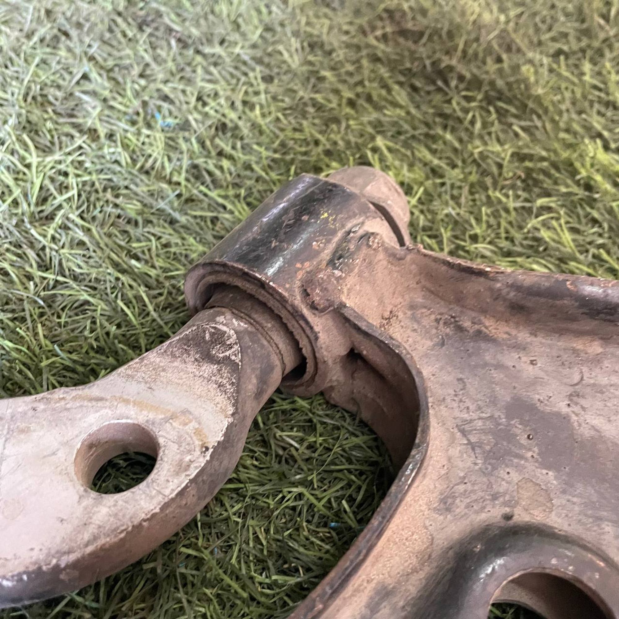 307 Рычаг передний правый нижний NISSAN AVENIR W11, 3500 рублей, Невинномысск