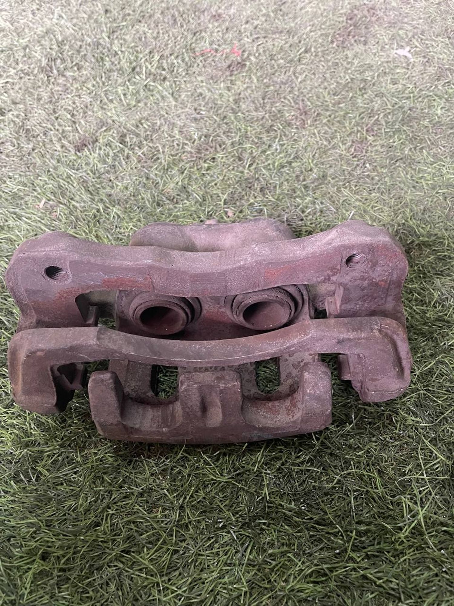 369 Суппорт тормозной передний левый MITSUBISHI DIAMANTE F31A, 2500 рублей, Невинномысск